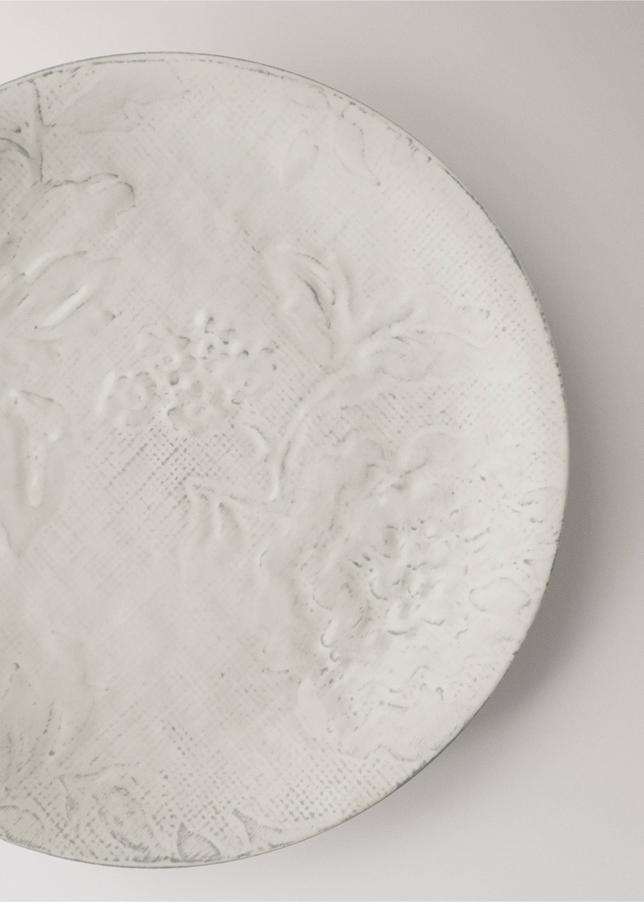 Stoneware dessert plate with texture - Details of the article 1, Off White. Ref: 37003319-00.