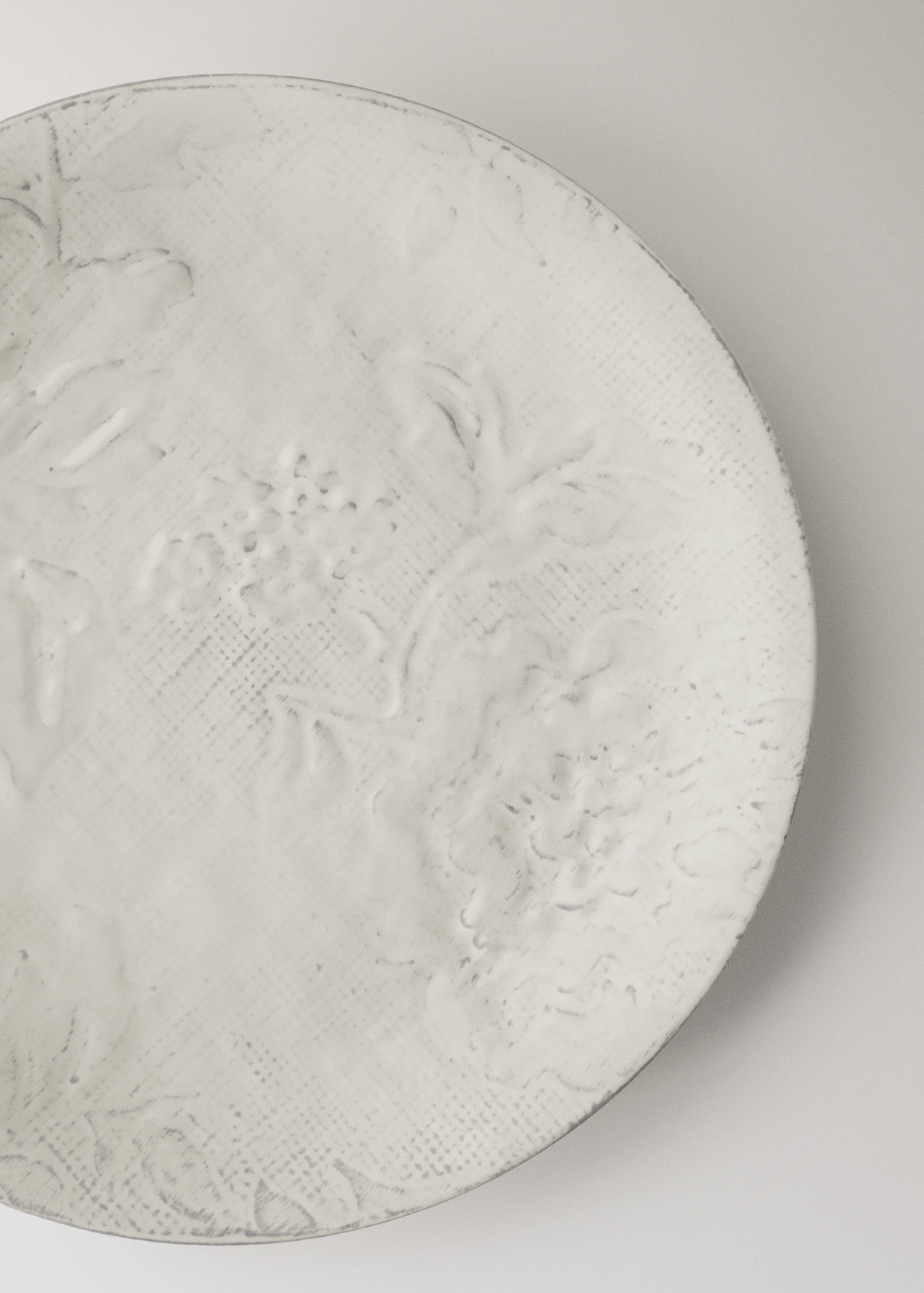 Stoneware dessert plate with texture - Details of the article 1