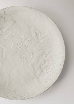 Stoneware dessert plate with texture — Off White 2