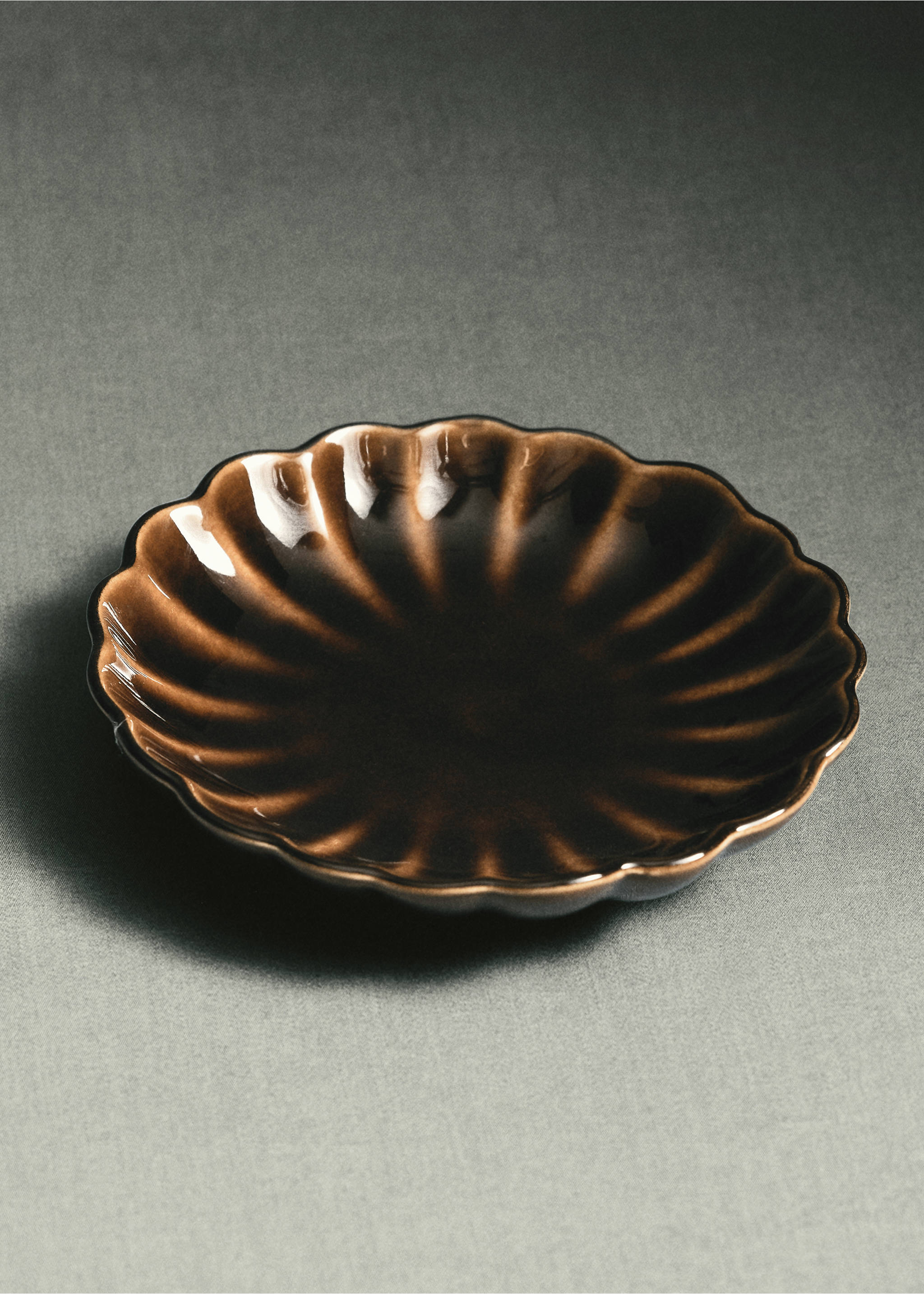 Stoneware bread plate - Details of the article 7, Chocolate. Ref: 37003321-00.