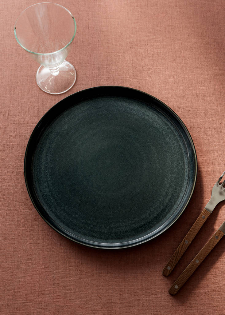 Smooth stoneware dinner plate — Coffee