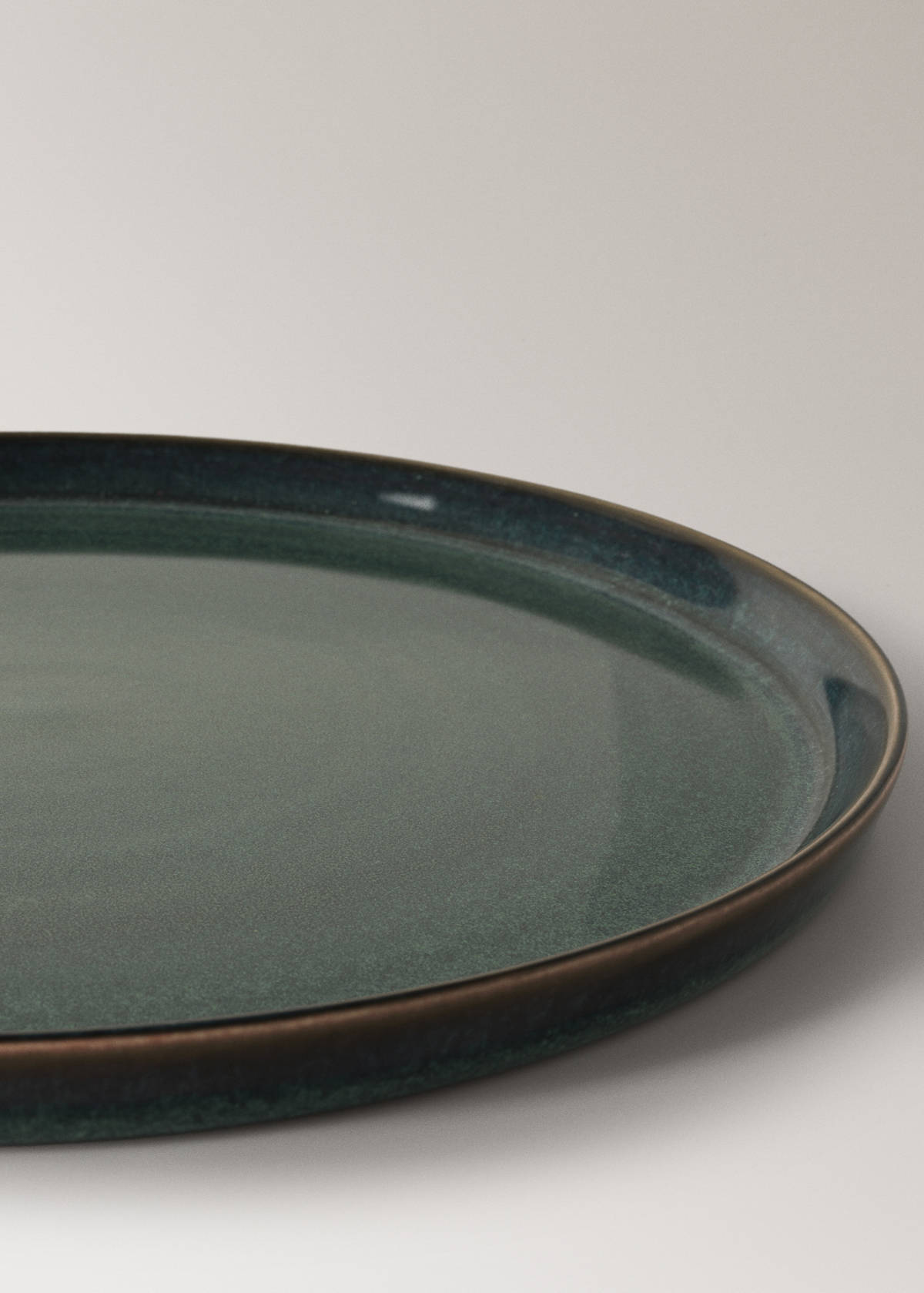 Smooth stoneware dinner plate — Coffee