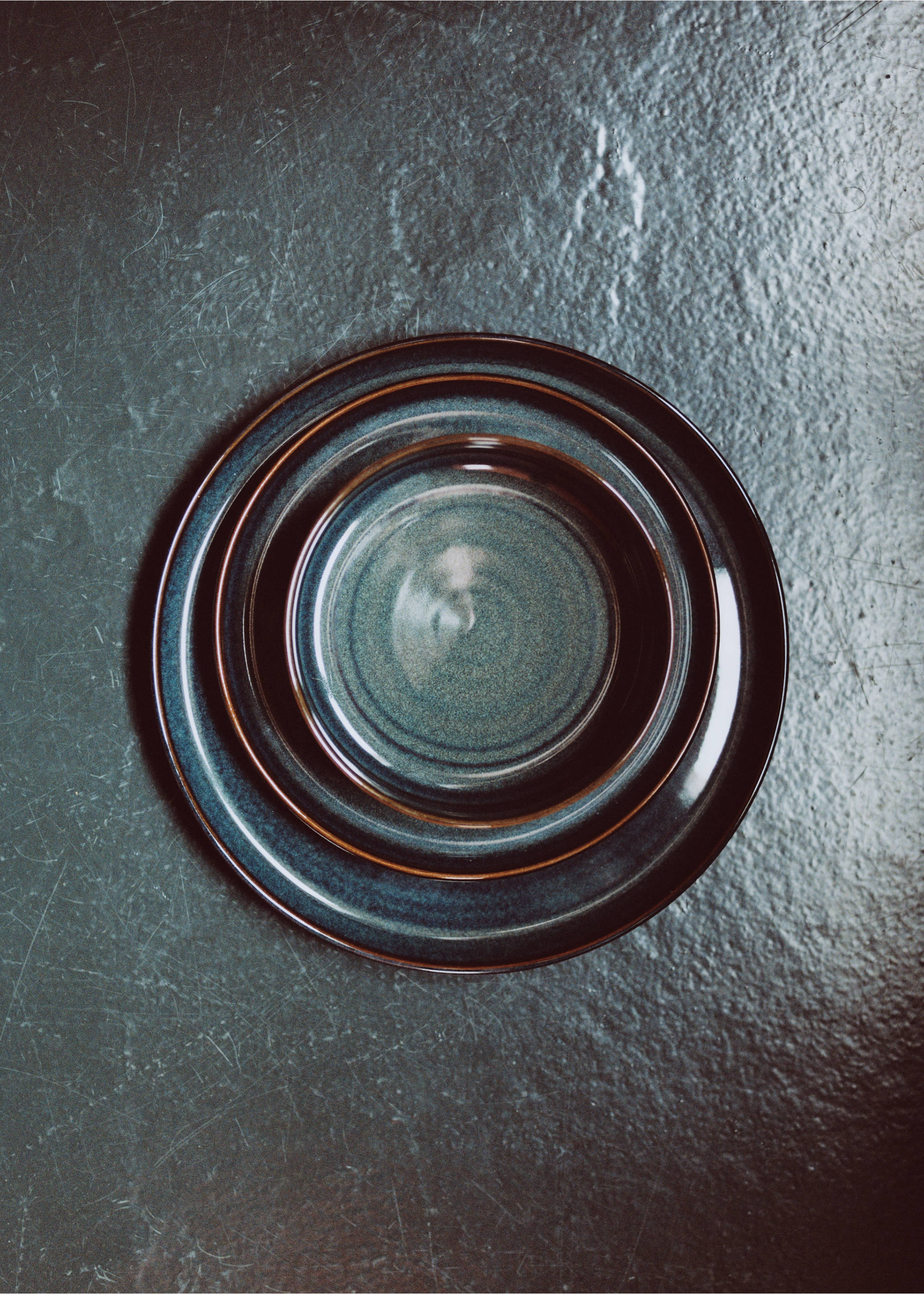 Smooth stoneware dinner plate - Details of the article 5, Prussian Blue. Ref: 37003322-00.