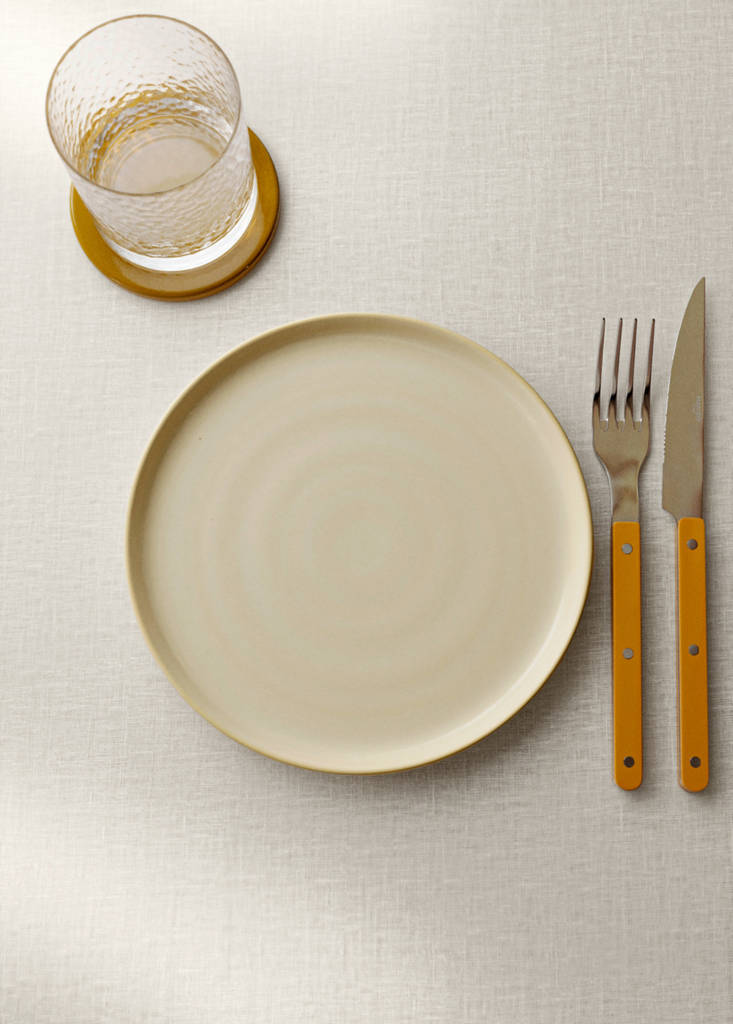 Smooth stoneware dinner plate — Leather