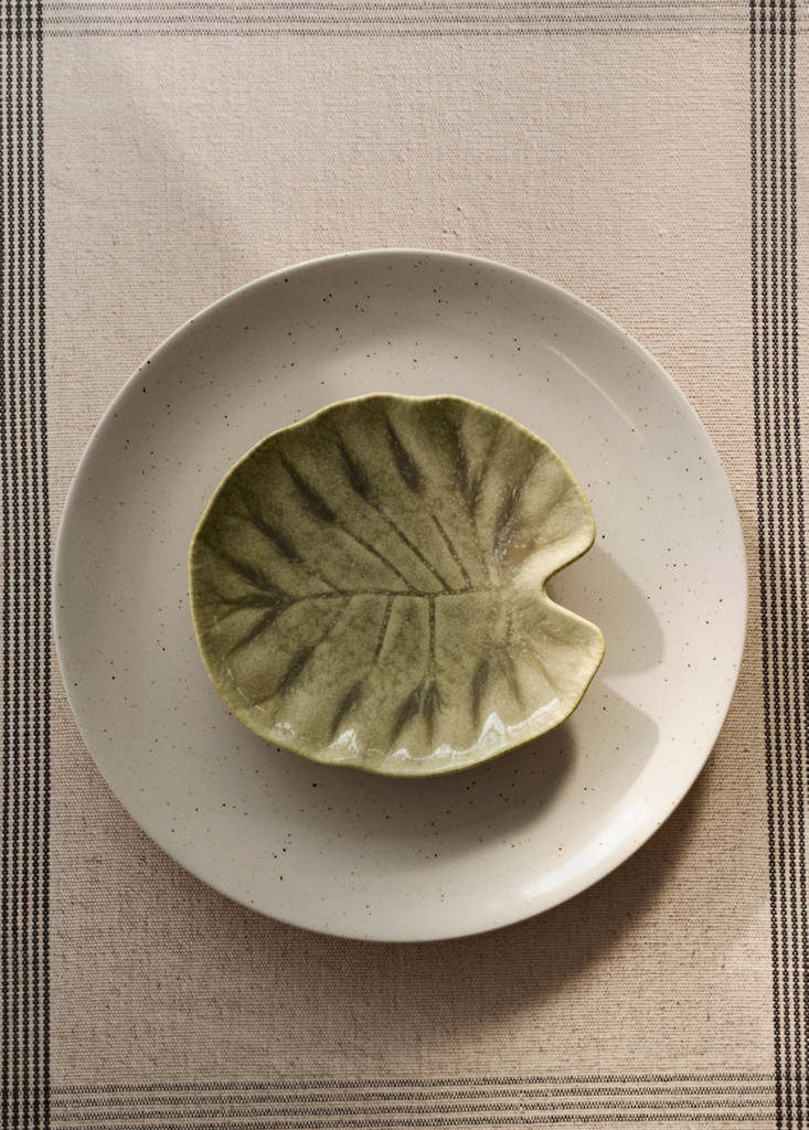 Stoneware dessert plate leaf — Medium Brown