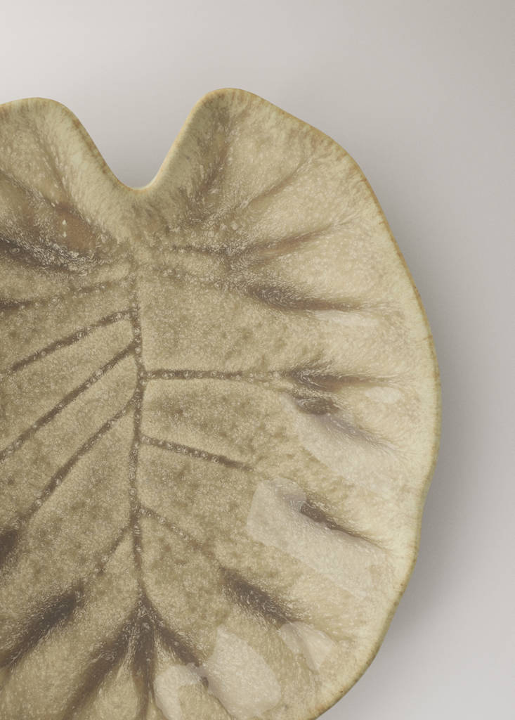 Stoneware dessert plate leaf — Medium Brown