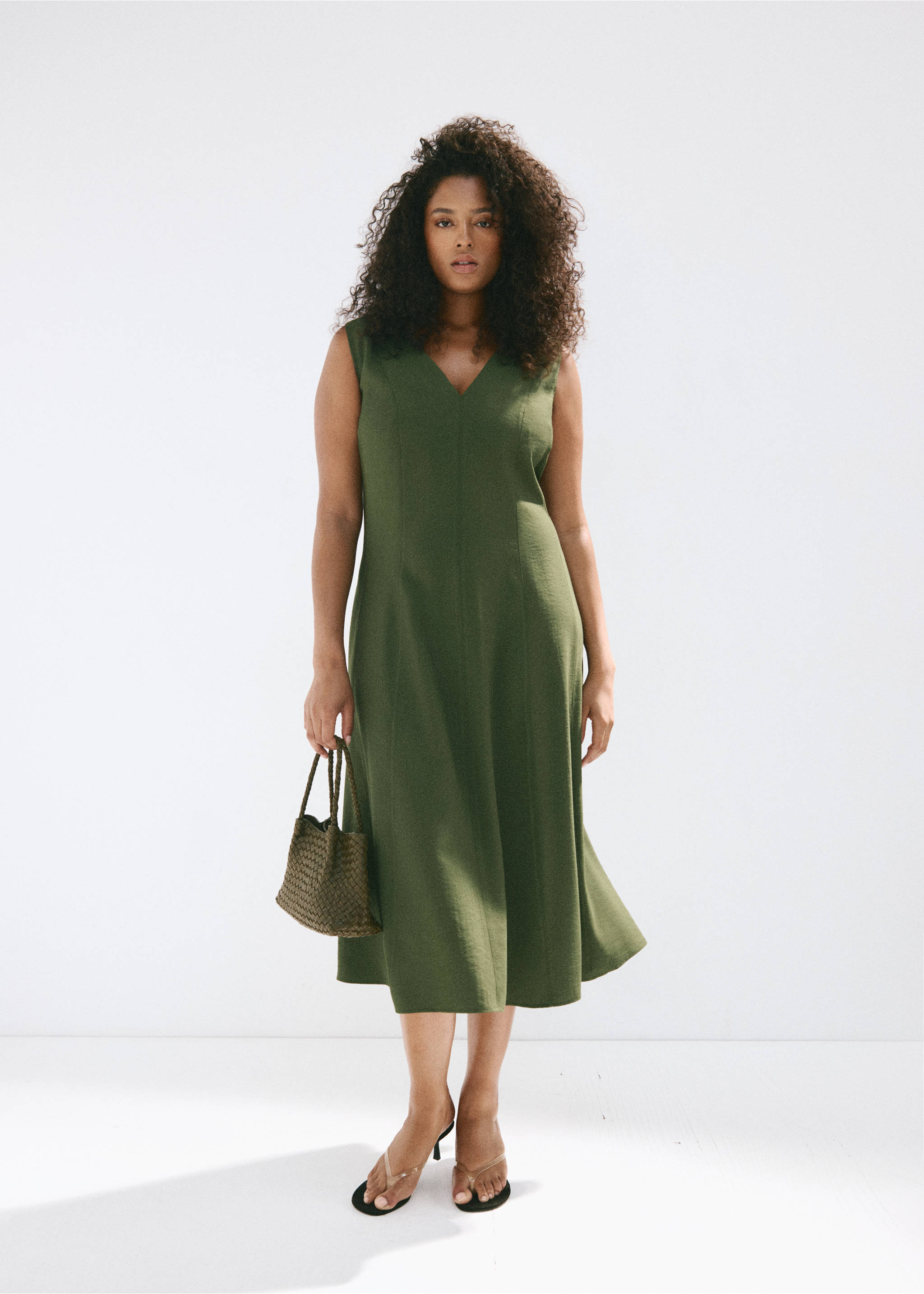 Midi dress with V-neck - Details of the article 3, Khaki. Ref: 37003872-00.