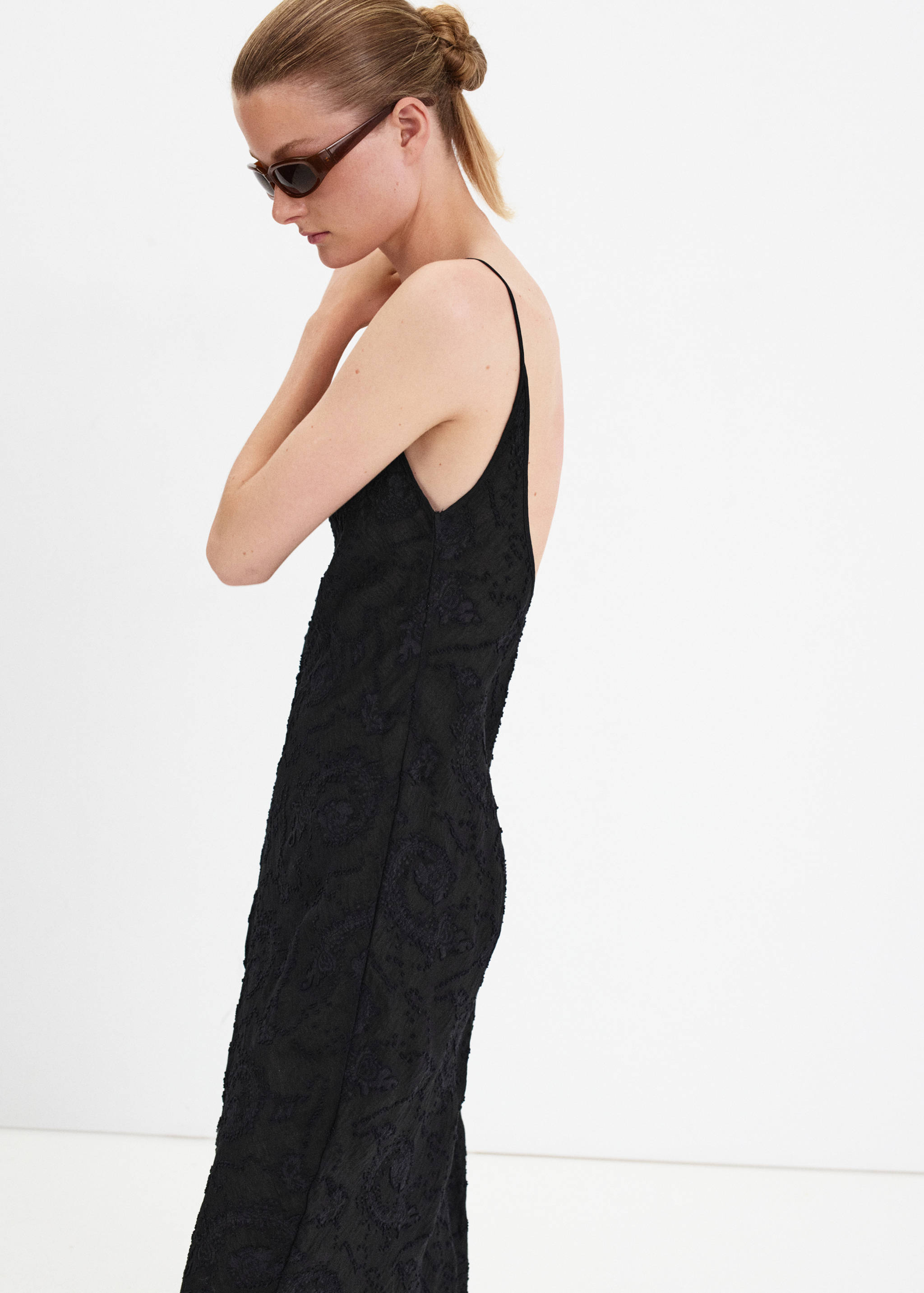 Chiffon dress with embroidered details - Medium plane