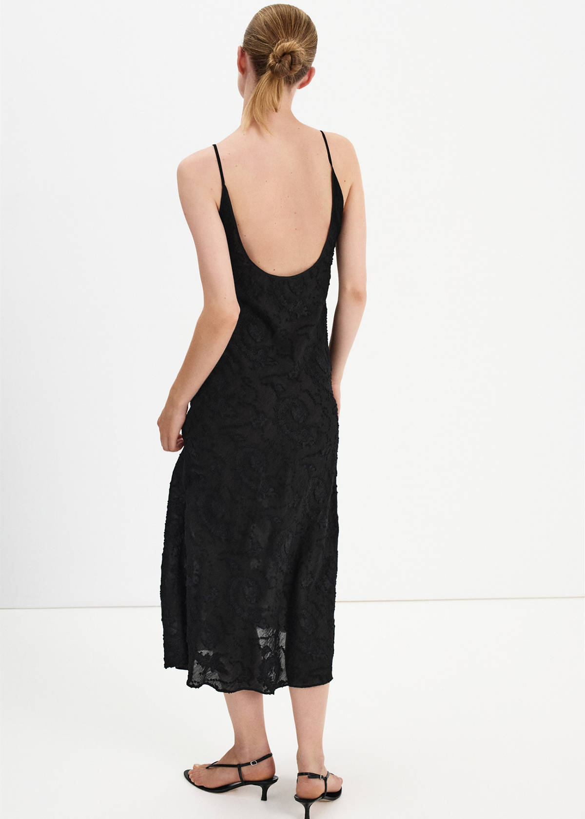 Embroidered dress with back neckline — Black