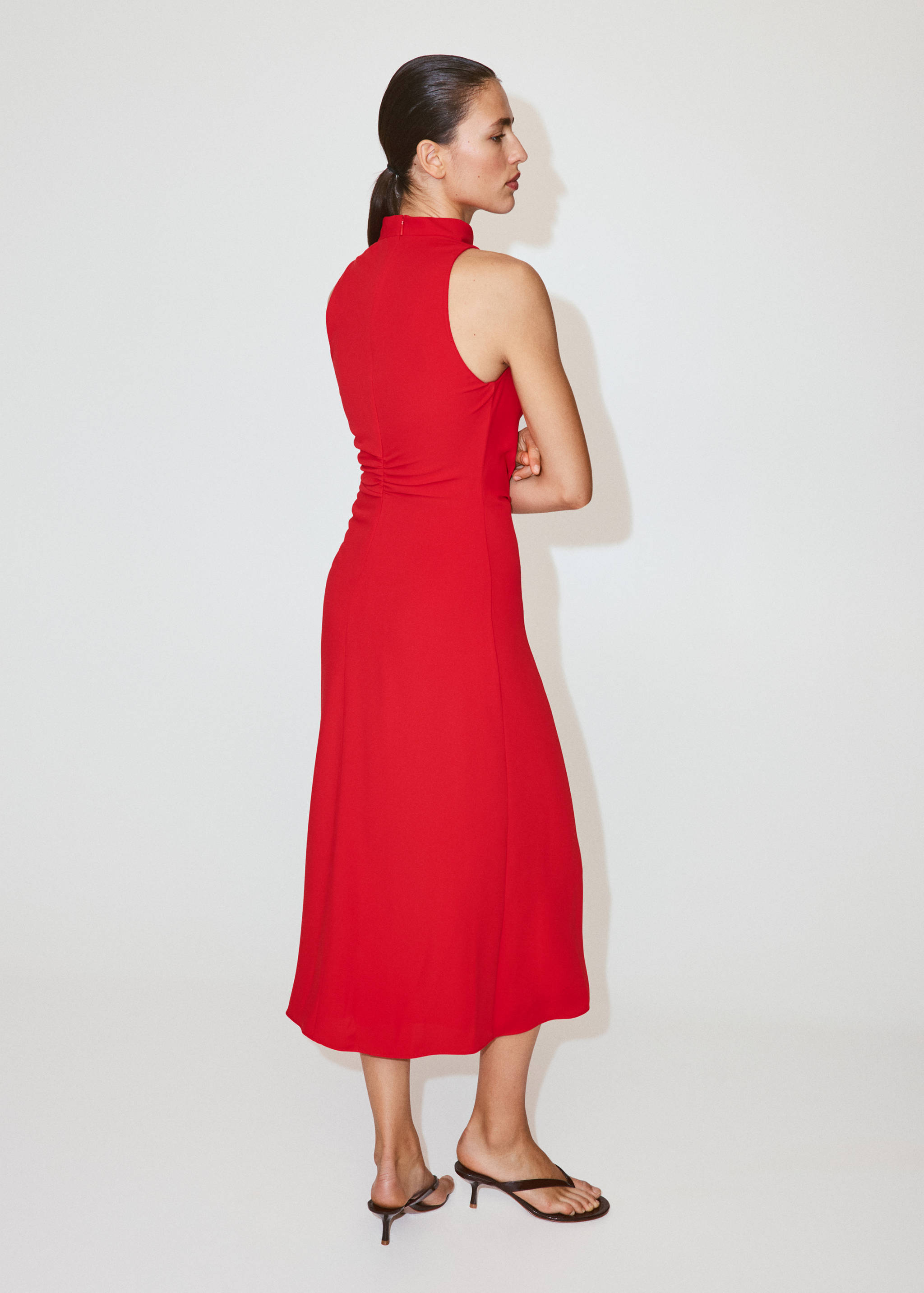 Robe froncée avec col drapé - Verso de l’article