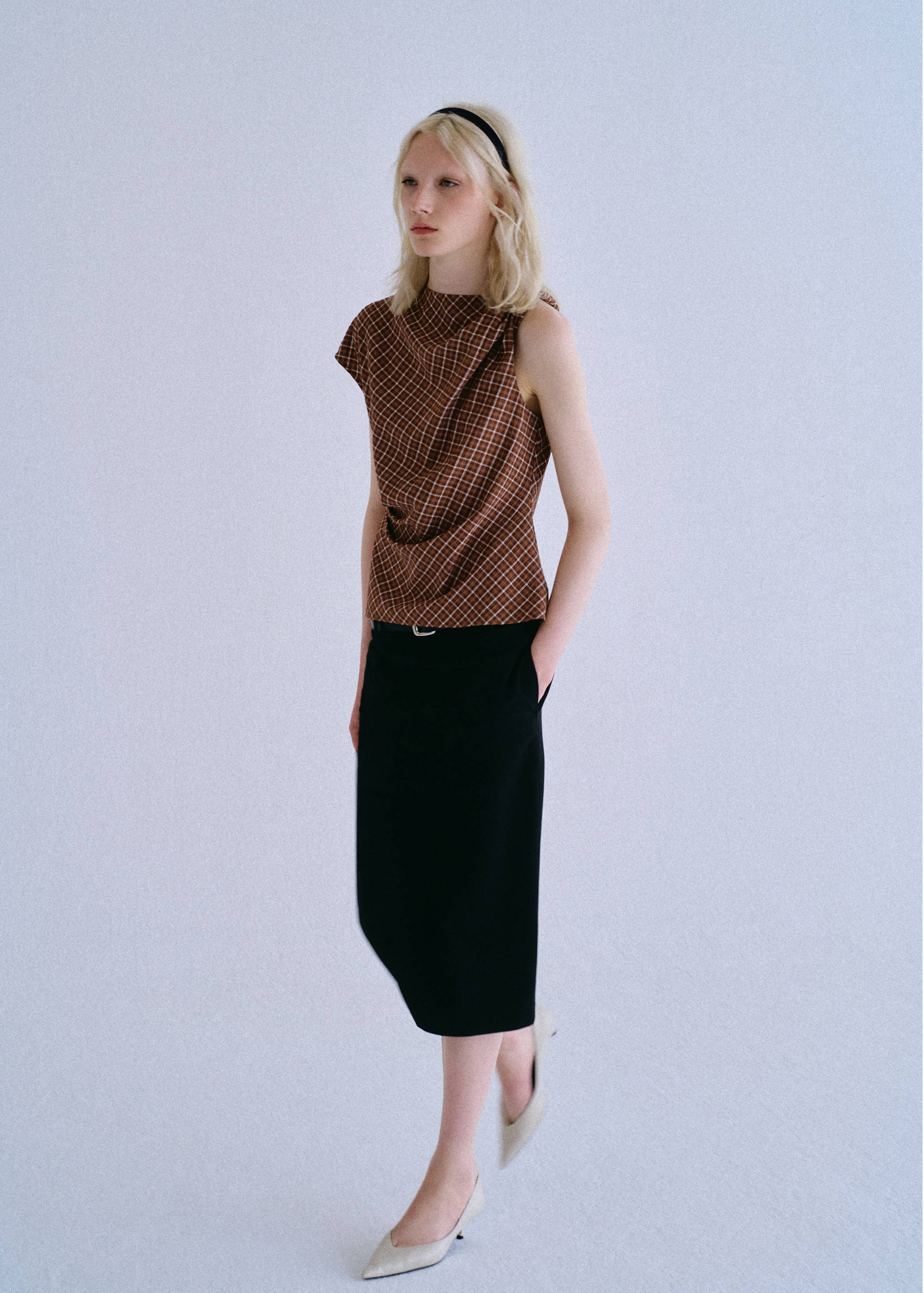 Asymmetric checked blouse - General plane