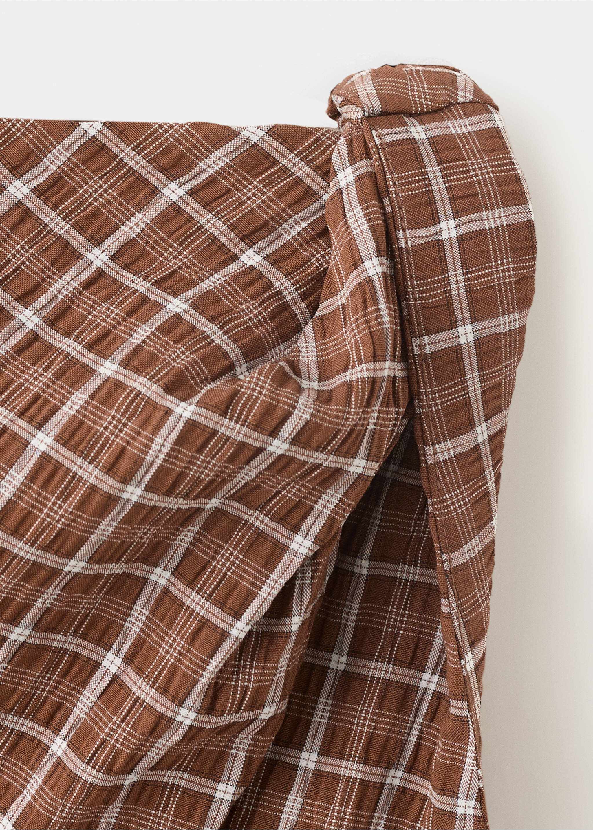 Asymmetric checked blouse - Details of the article 8, Brown. Ref: 37004078-00.