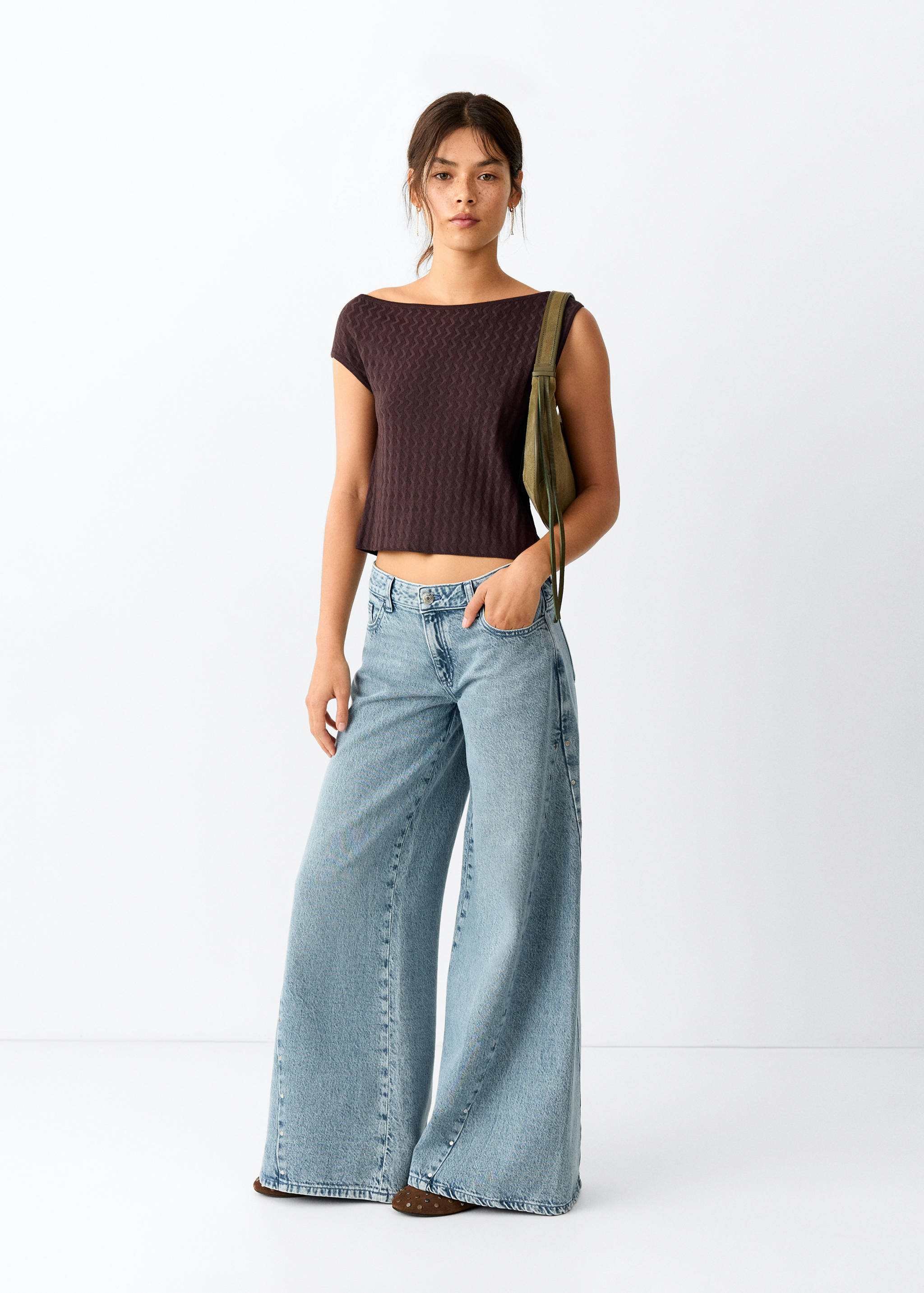 Wide-leg jeans with studded seams - General plane