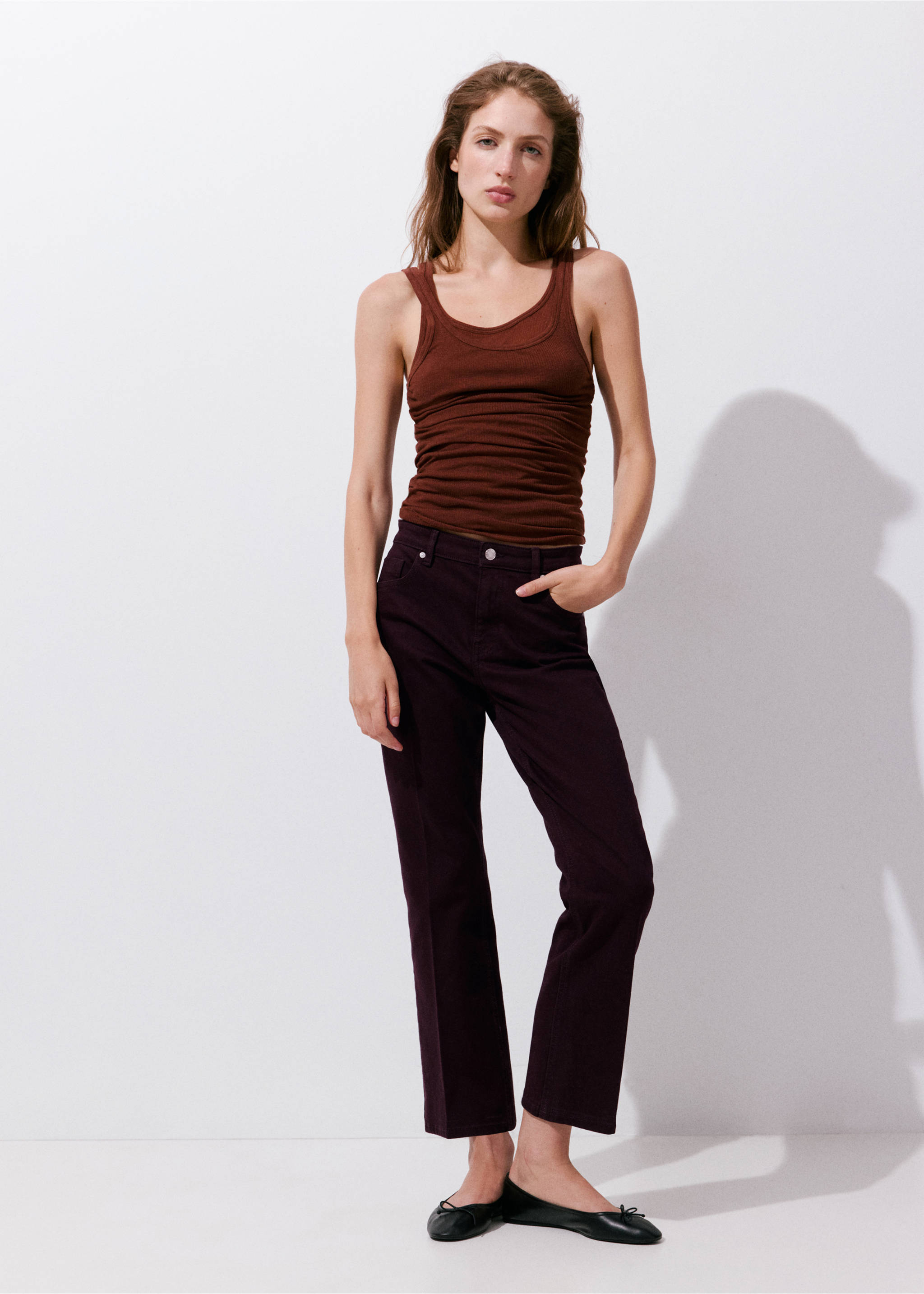Jeans sienna - Plan général, Lie de vin. Ref: 37004090-00.
