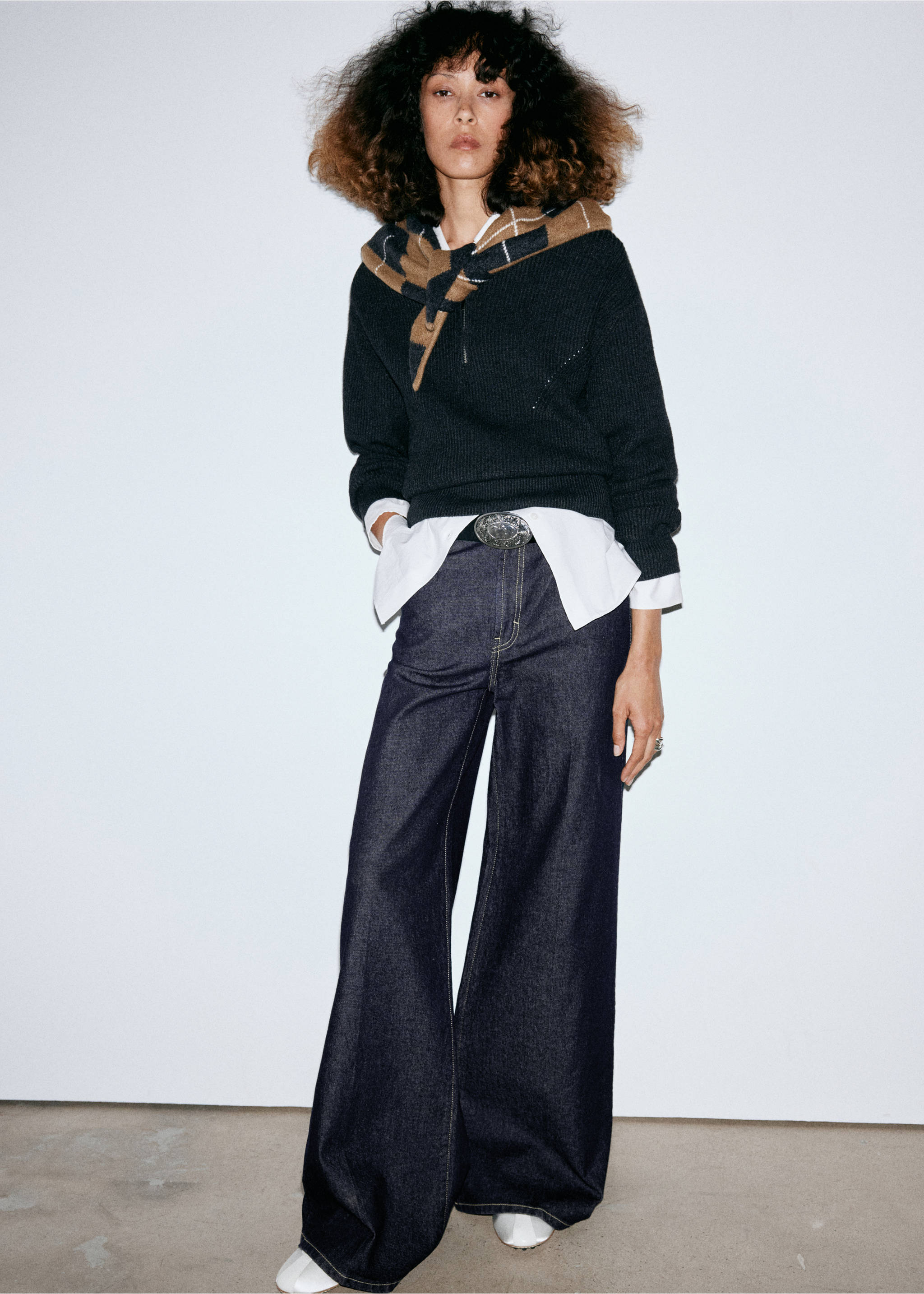 Dark blue wide-leg denim trousers with contrast stitching worn with layered tops., Open Blue. Ref: 37004092-02.