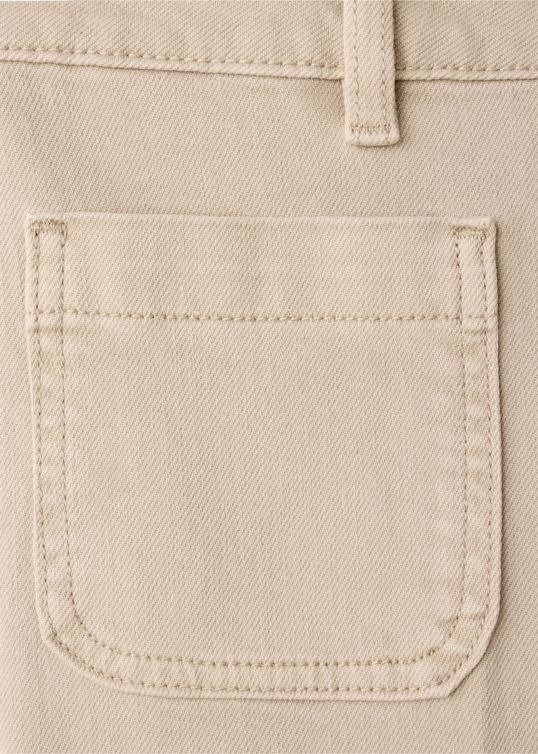 Two front patch pockets - Details of the article 0, Sand. Ref: 37004093-00.