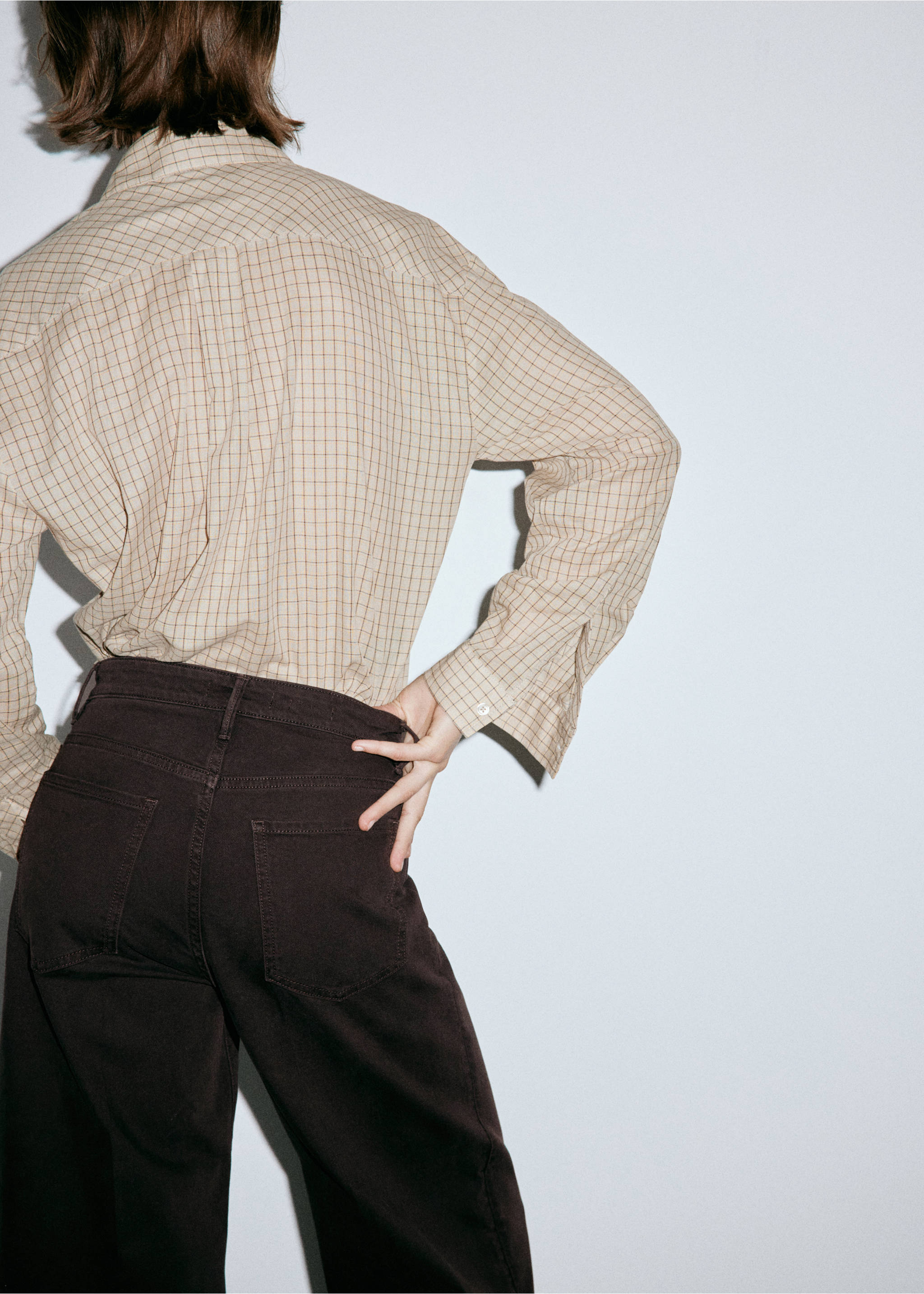 High-waisted wideleg jeans - Reverse of the article, Chocolate. Ref: 37004101-00.