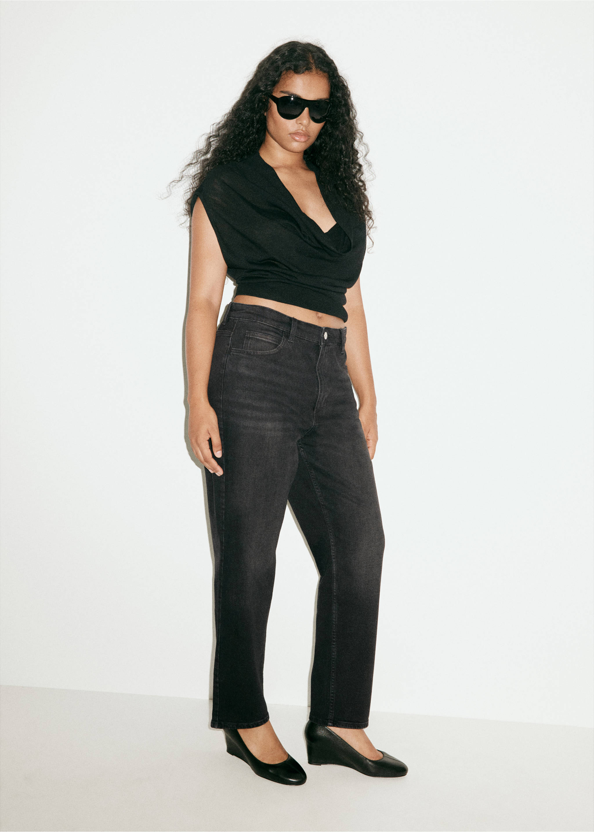 Newmom comfort high-rise jeans - Details of the article 6, Black denim. Ref: 37004104-00.