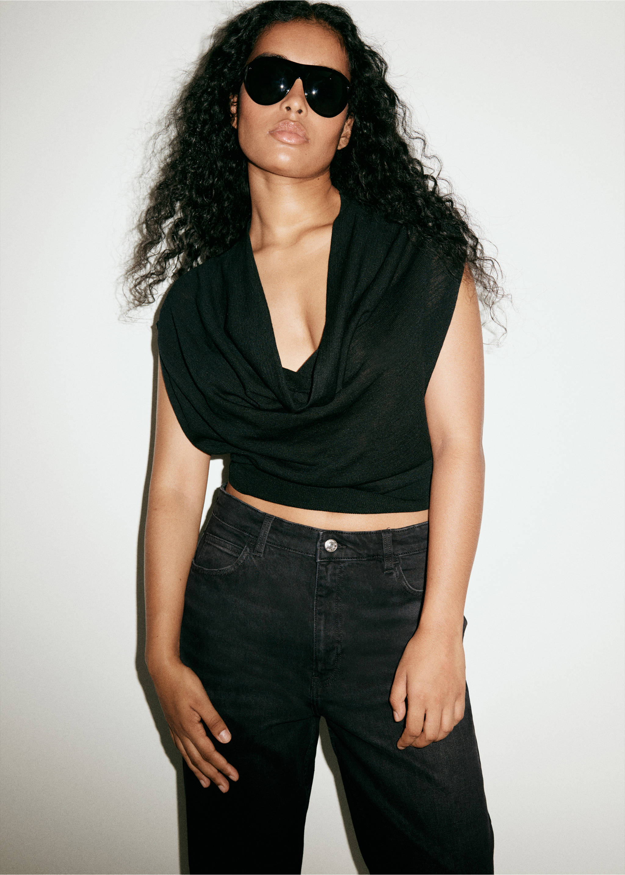 Newmom comfort high-rise jeans - Details of the article 5, Black denim. Ref: 37004104-00.