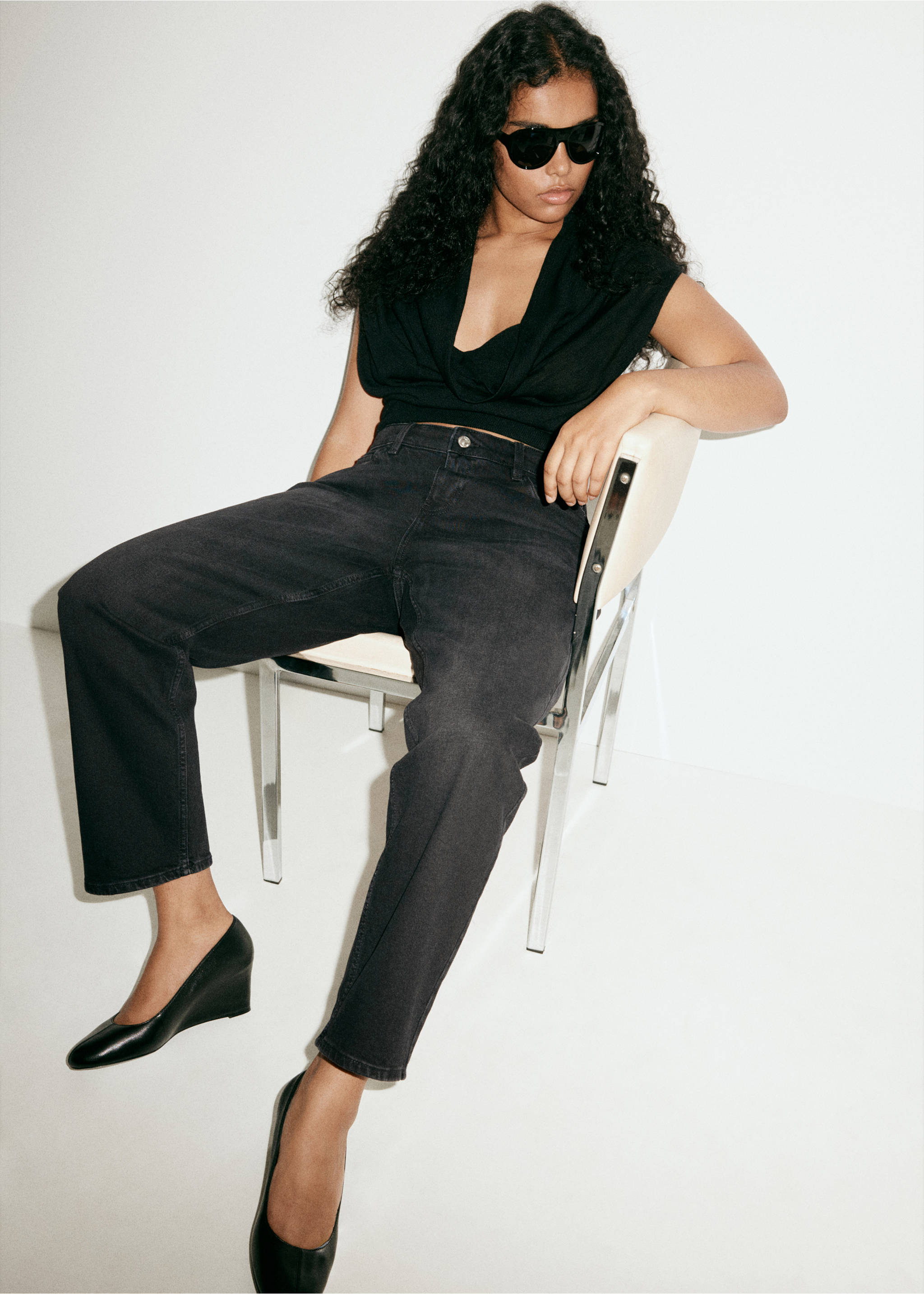 Newmom comfort high-rise jeans - Details of the article 4, Black denim. Ref: 37004104-00.