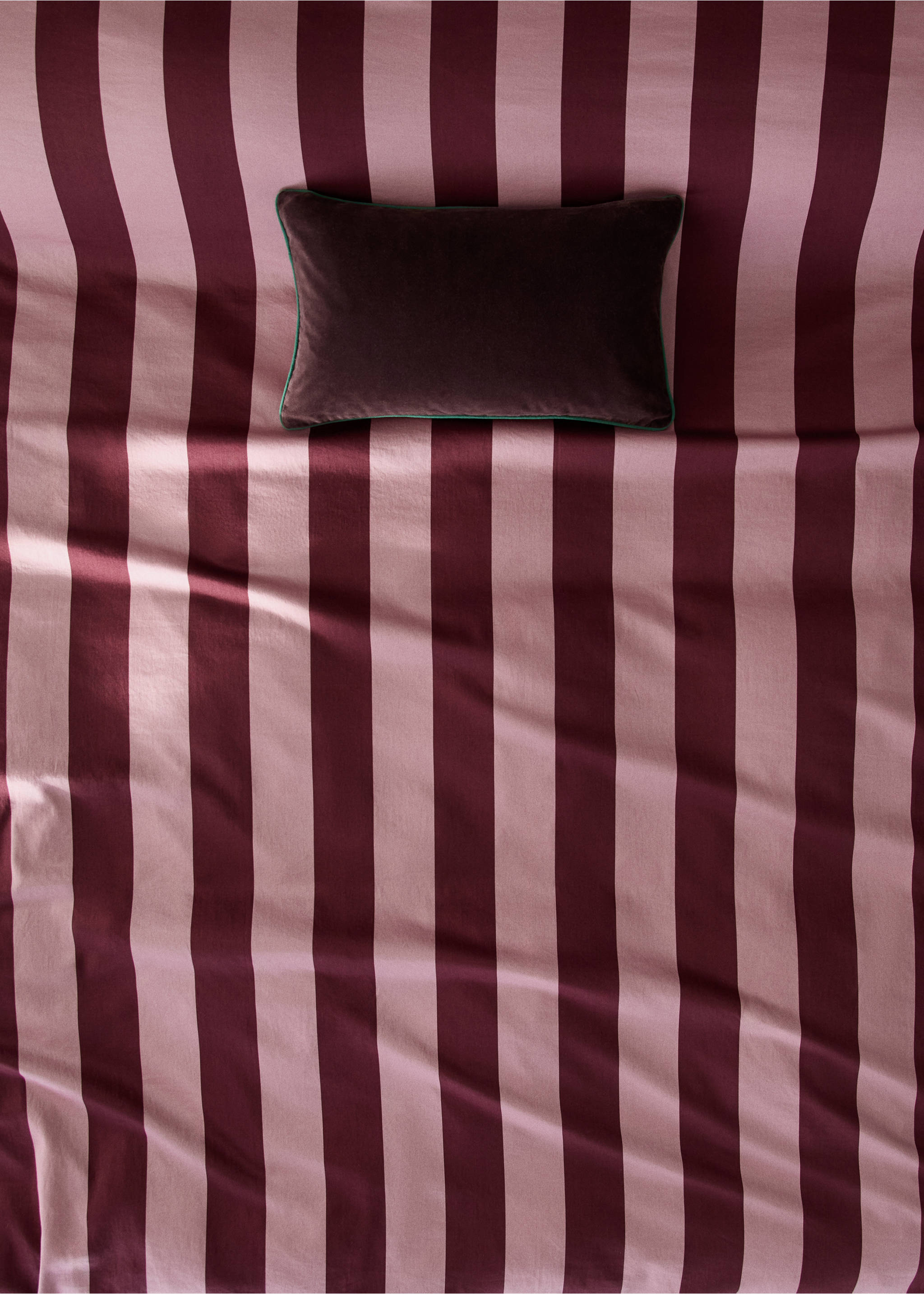 Watercolour Broad Stripes Duvet Cover for 150/160 cm Bed - Details of the article 7, Maroon. Ref: 37004109-00.