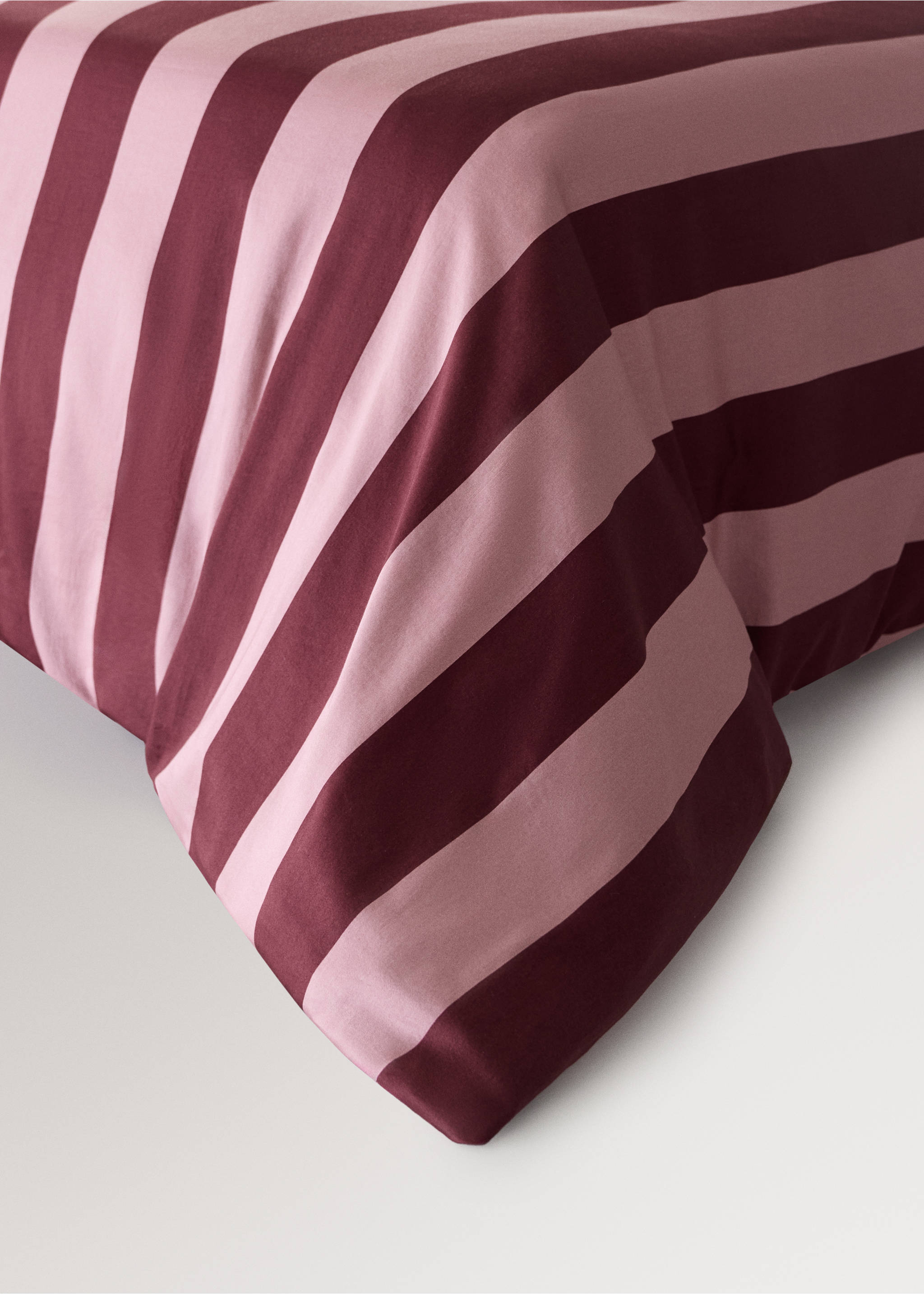 Watercolour Broad Stripes Duvet Cover for 150/160 cm Bed - Details of the article 8, Maroon. Ref: 37004109-00.