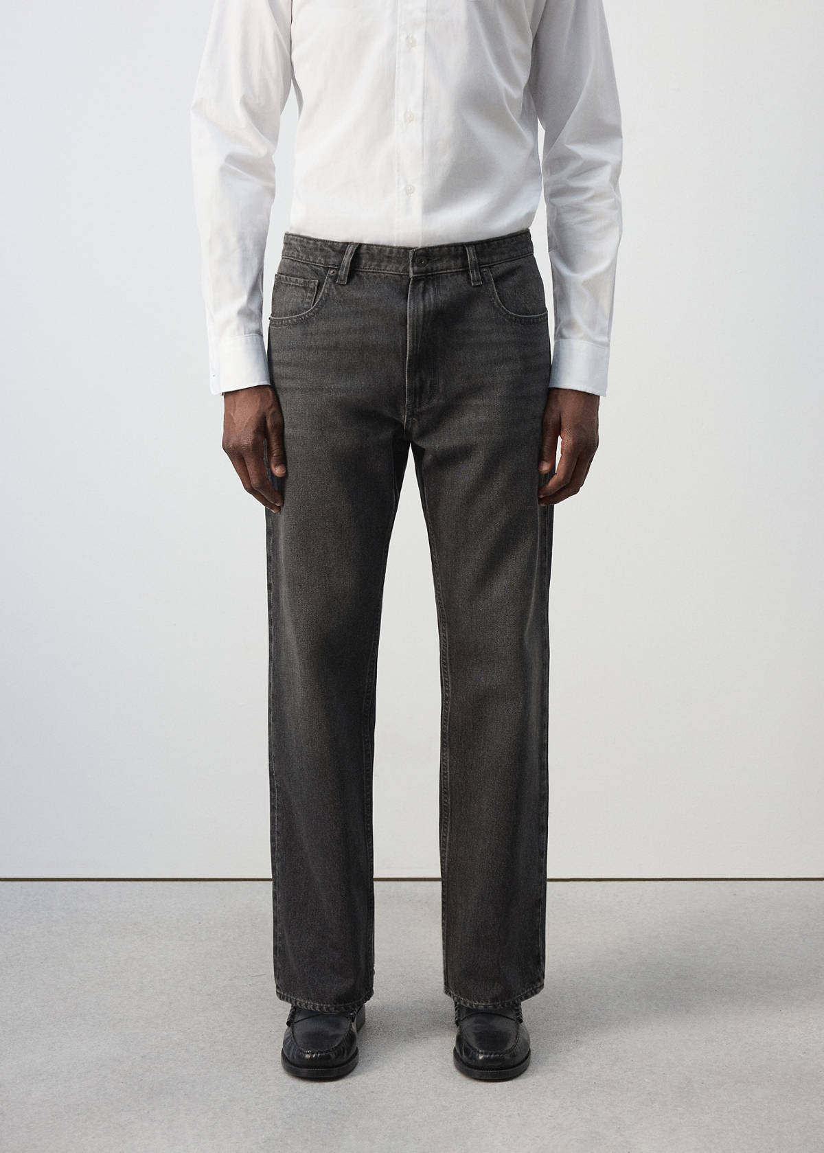 Light wash Moby relaxed fit jeans — Open Grey