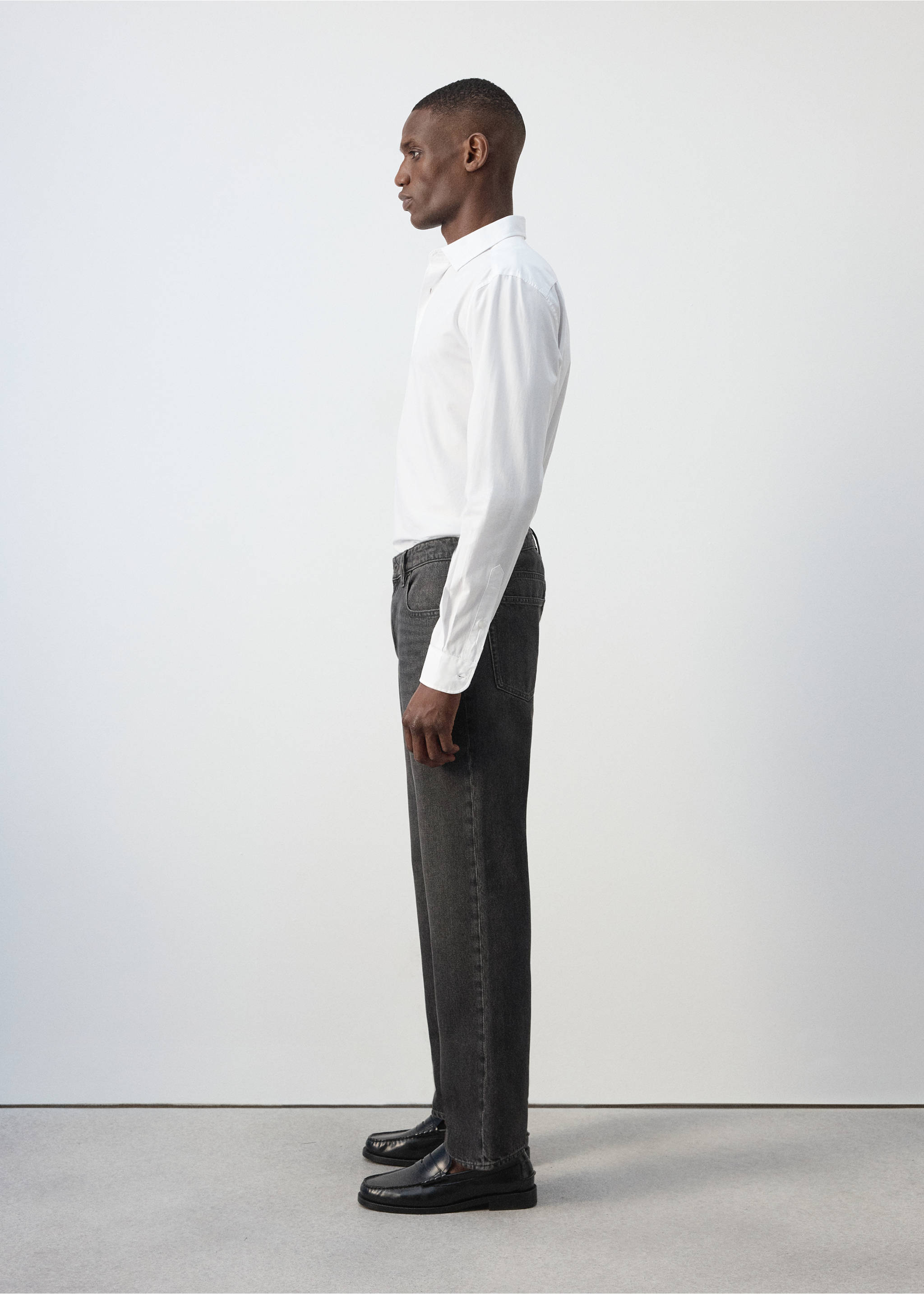 Moby relaxed fit dark wash jeans - Details of the article 2, Open Grey. Ref: 37004409-00.