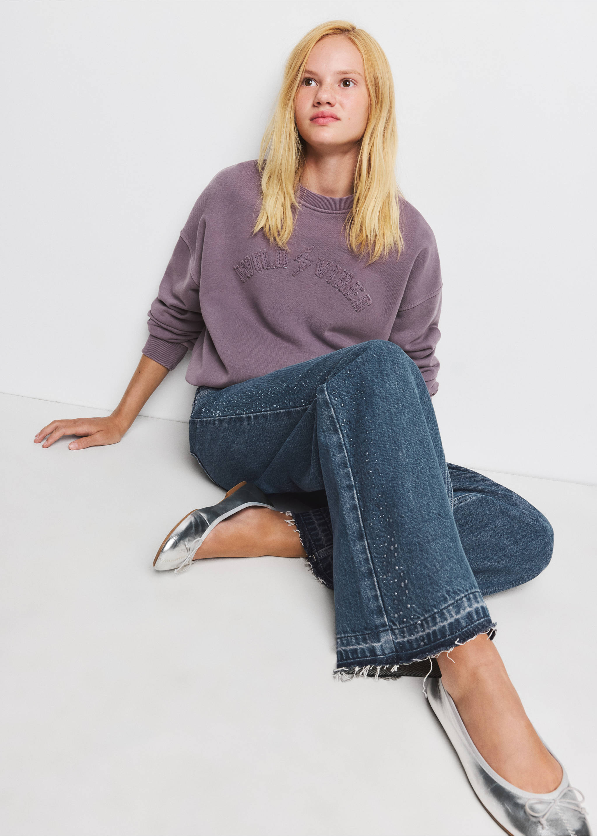 Straight-fit jeans with rhinestone detail - Details of the article 2, Dark Blue. Ref: 37004421-00.