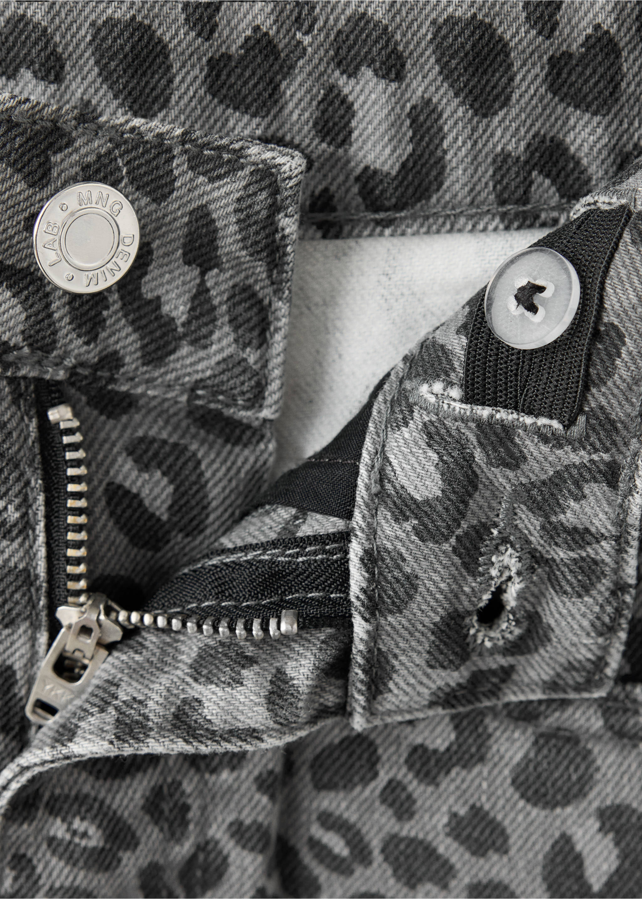 Leopard-print straight jeans - Details of the article 8, Charcoal. Ref: 37004422-00.