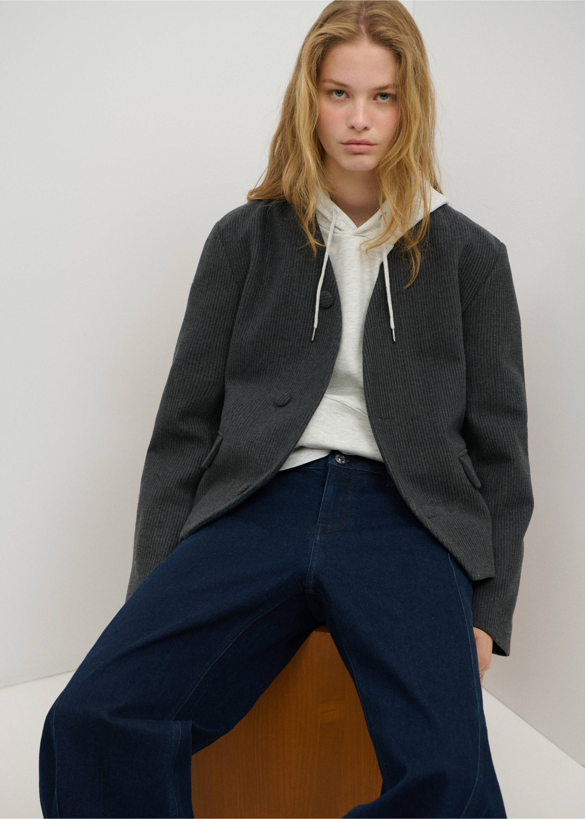 Wide-leg jeans with decorative stitching - Details of the article 2, Open Blue. Ref: 37004423-00.