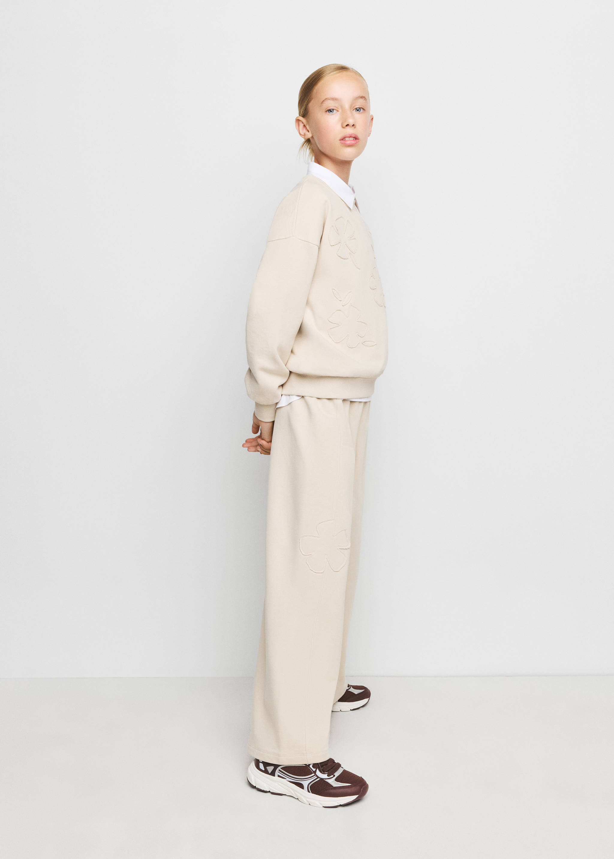 Pantalon jogger avec fleur brodée - Plan général