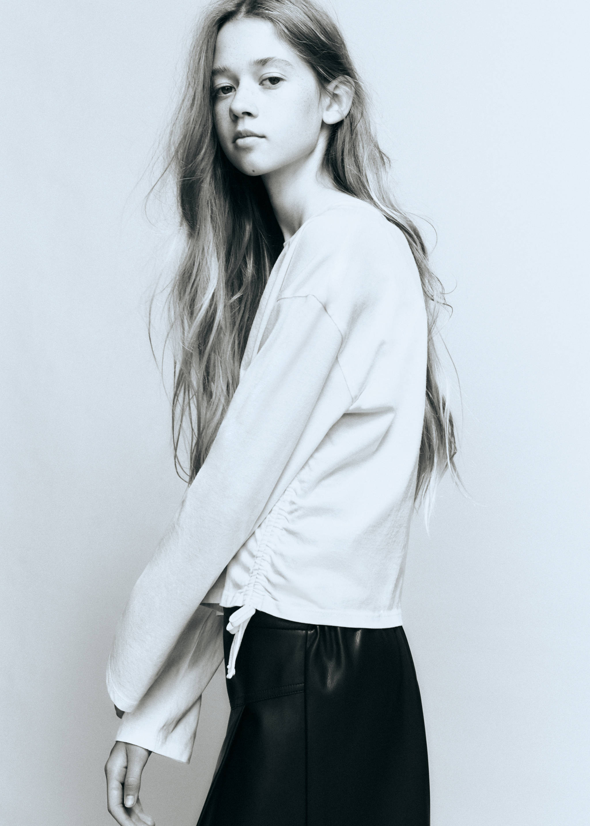 Cotton T-shirt with gathered details - Details of the article 1
