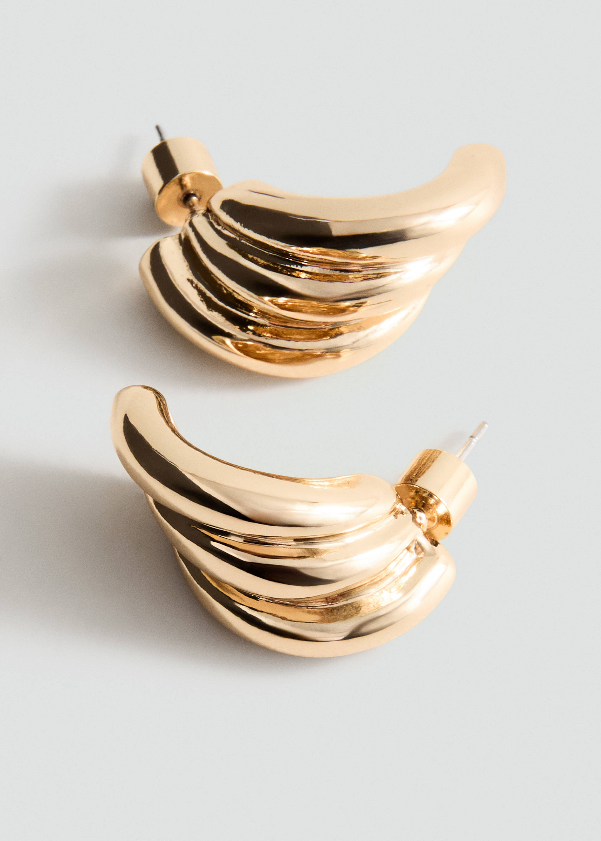 Embossed semi-hoop earrings - Medium plane