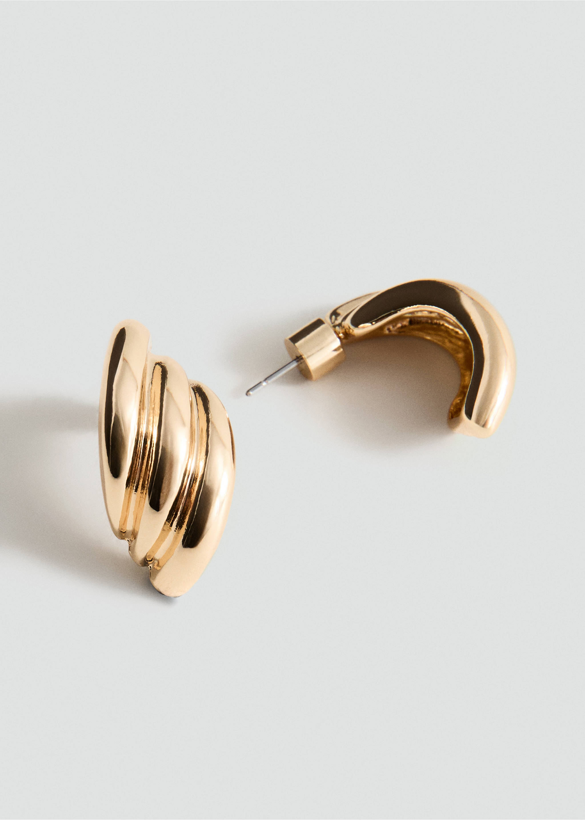 Embossed semi-hoop earrings - Details of the article 1, Gold. Ref: 37004454-00.