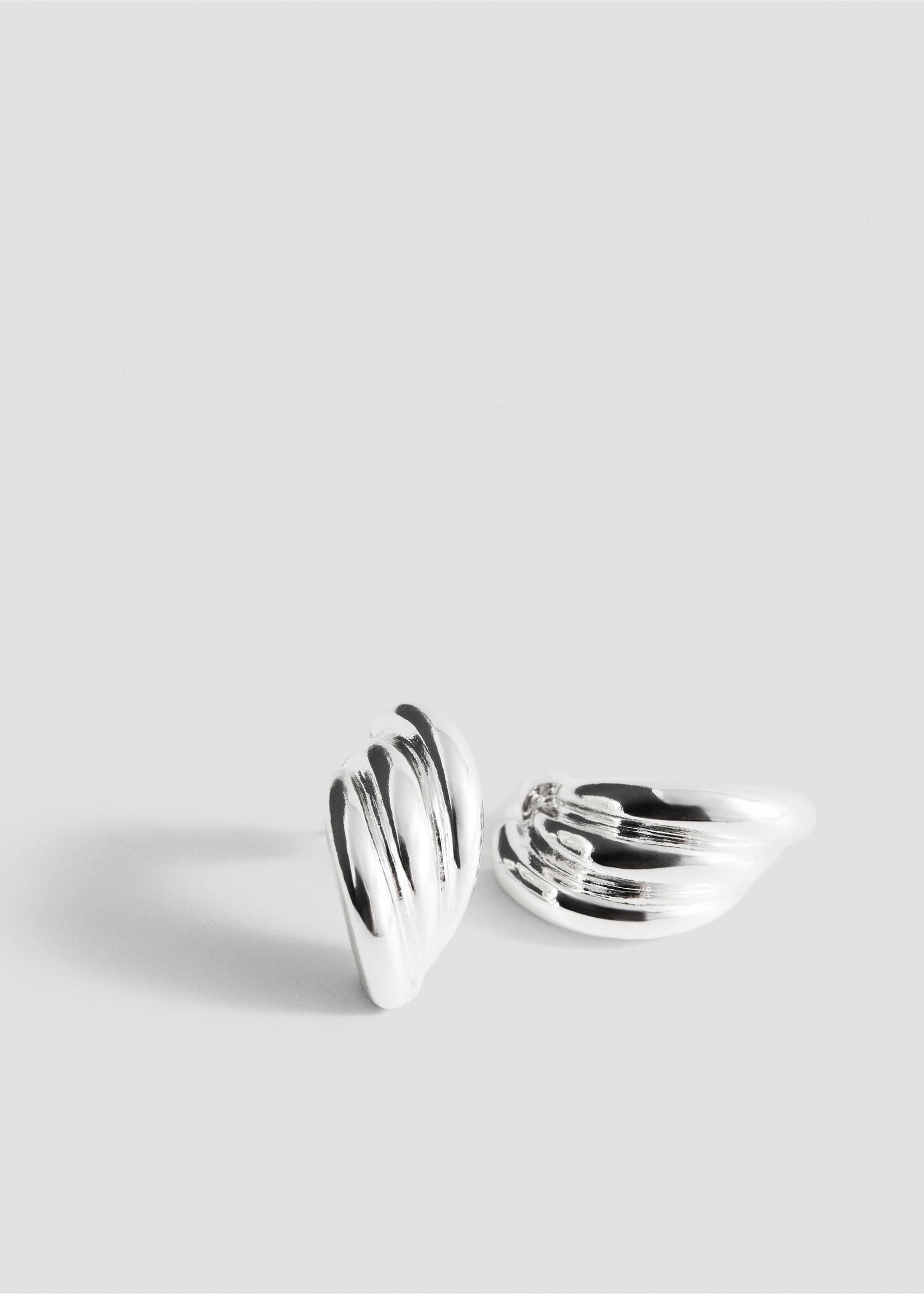 Embossed semi-hoop earrings - Details of the article 1, Silver. Ref: 37004454-00.