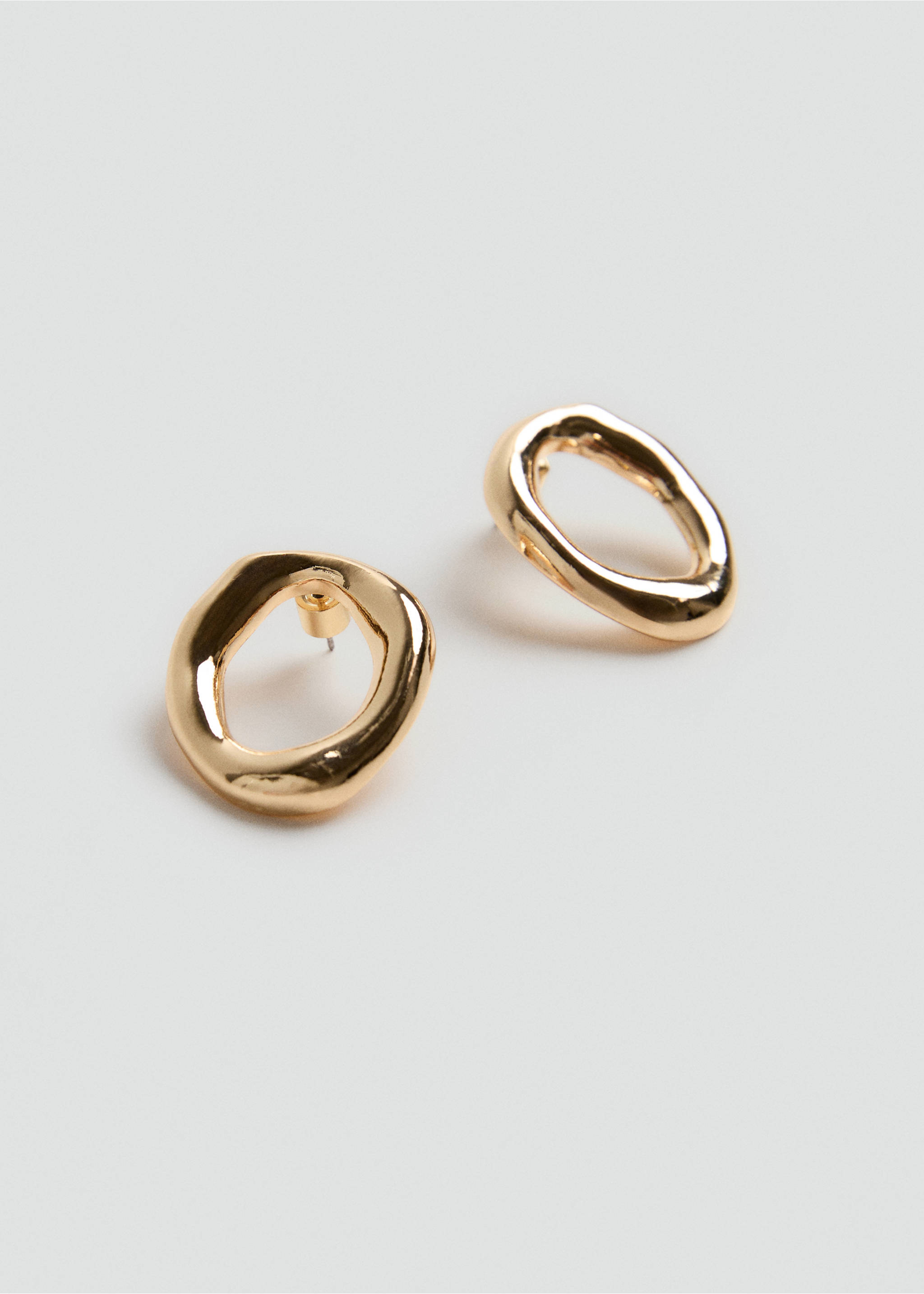 Earrings with round relief - Medium plane, Gold. Ref: 37004455-00.