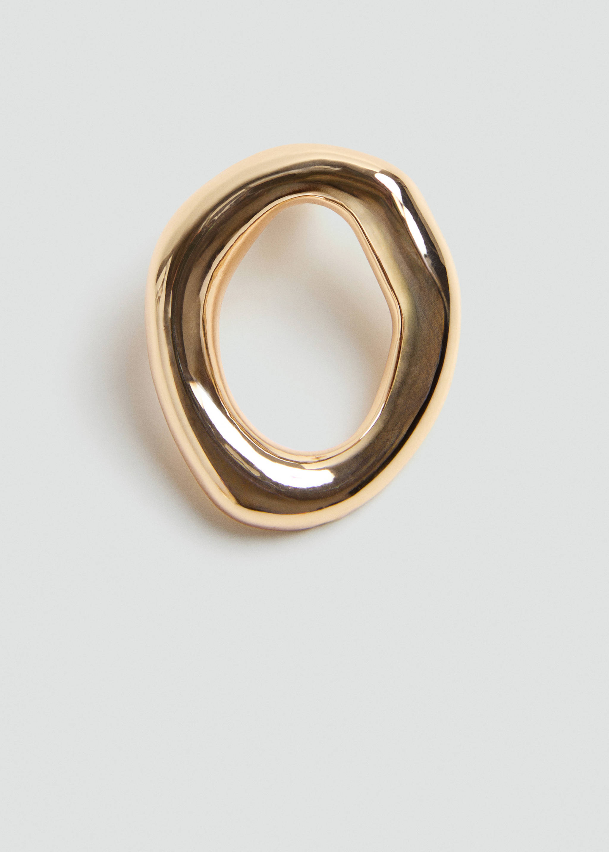 Earrings with round relief - Details of the article 2