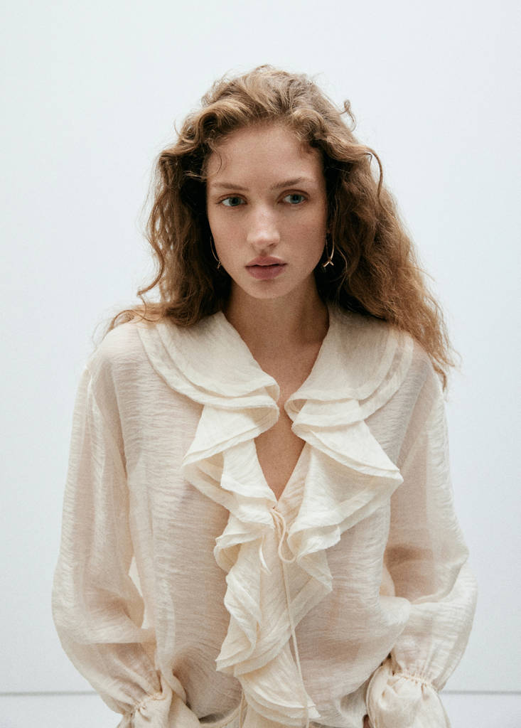 Irregular textured earrings — Gold