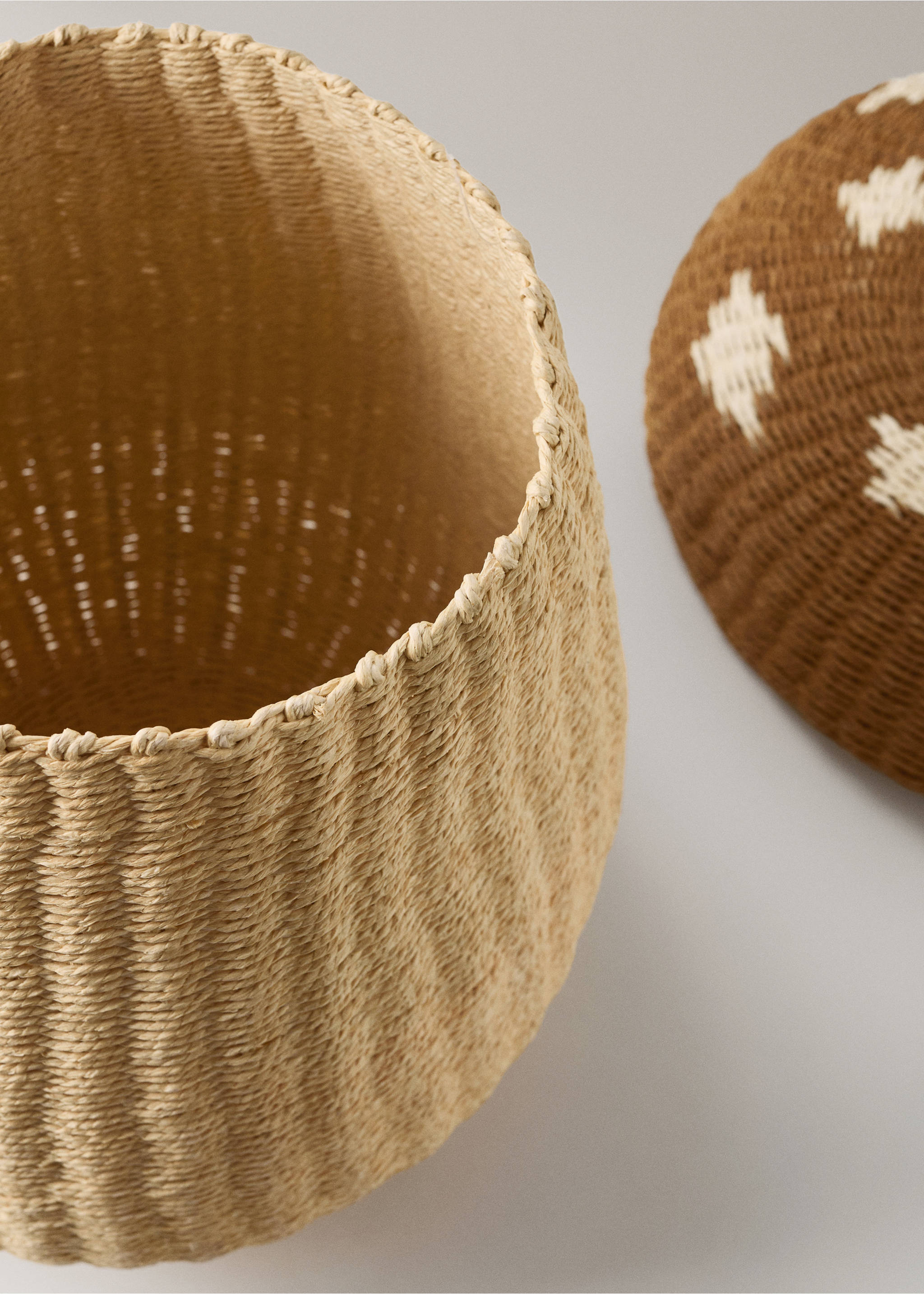 100% paper basket with animated design - Details of the article 2, Brown. Ref: 37004460-00.