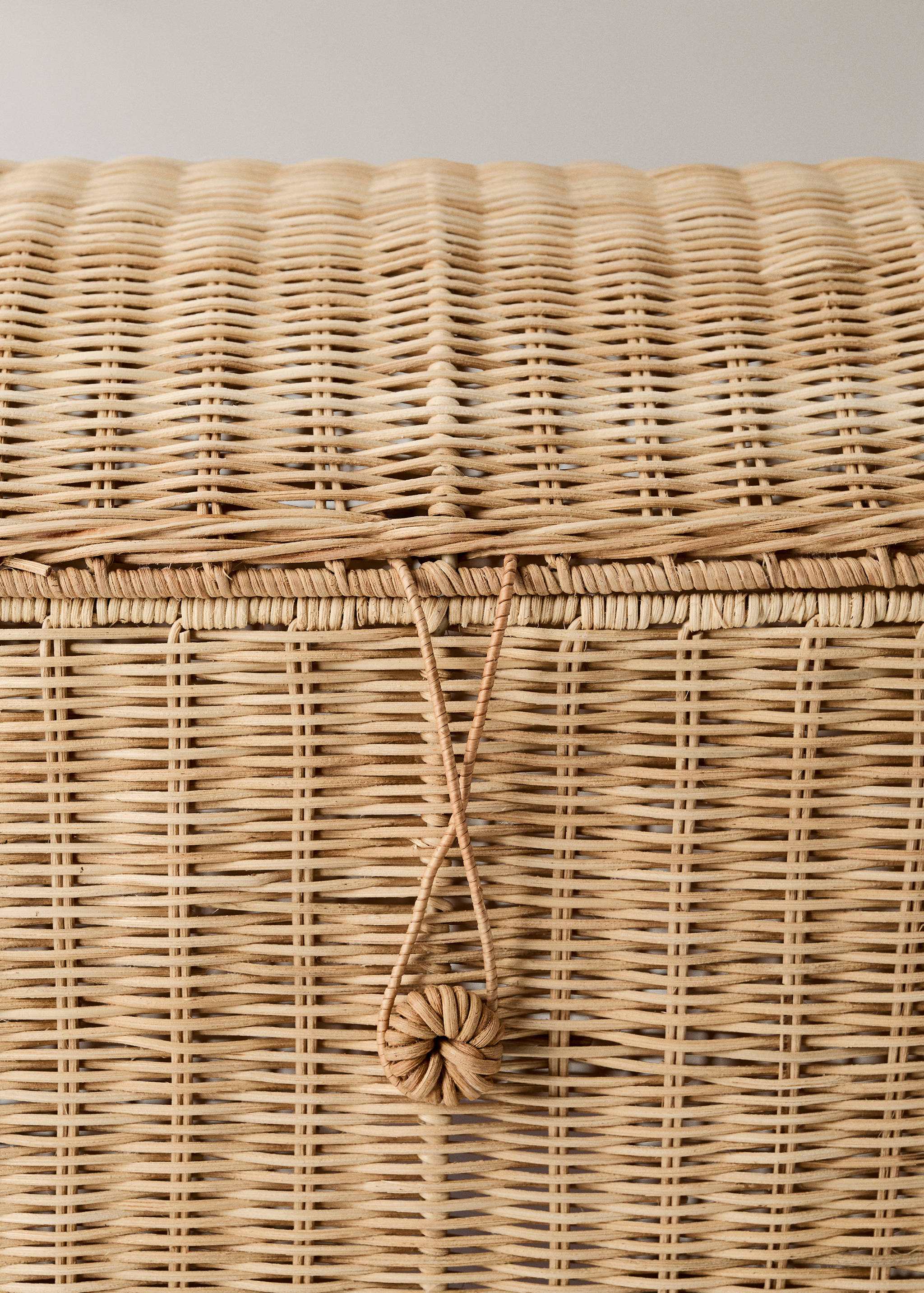 Large rattan trunk basket - Details of the article 2