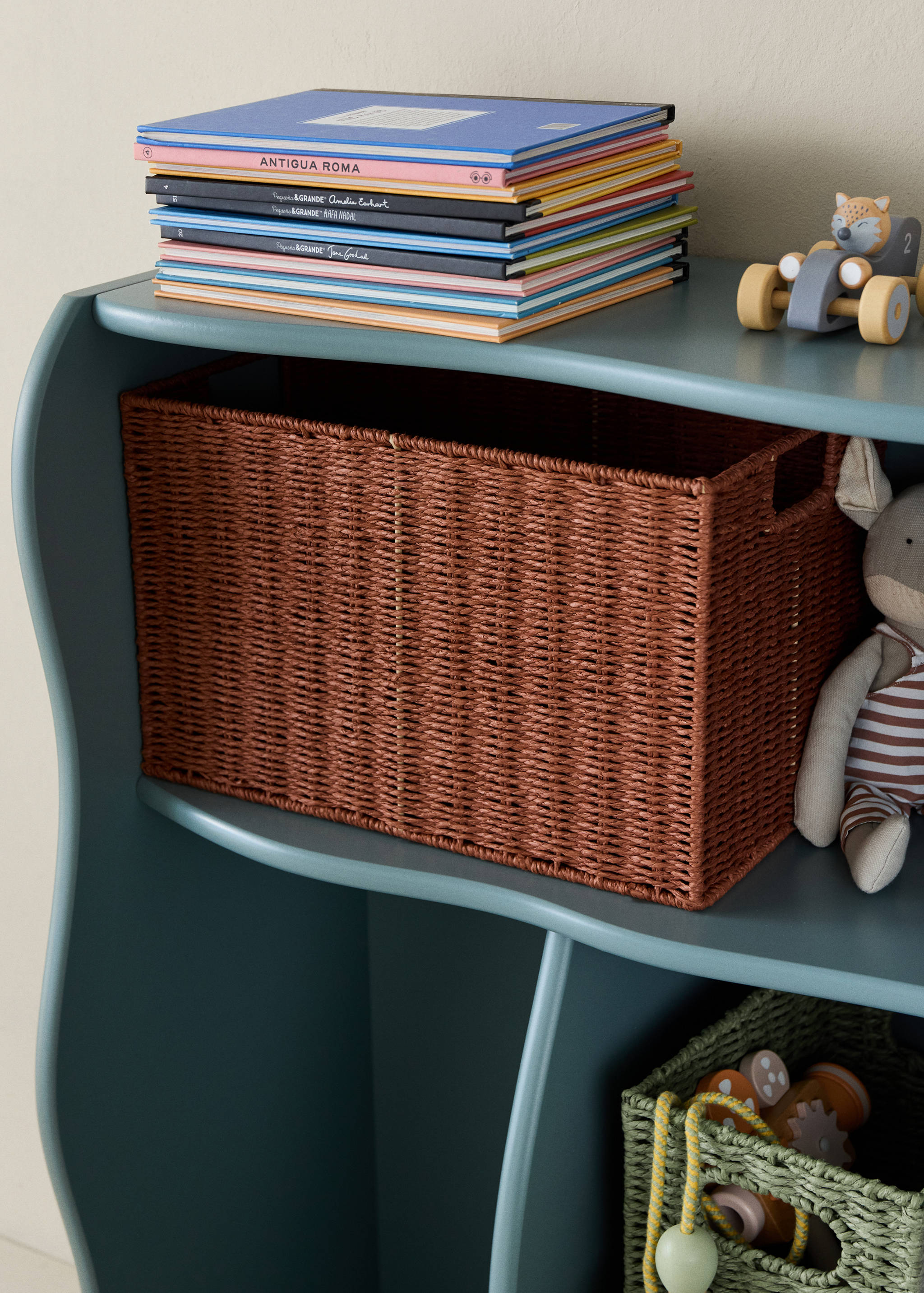 Large coloured paper basket - General plane