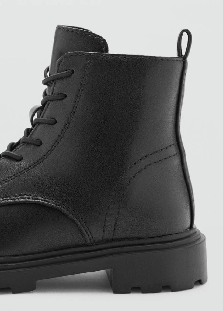 Lace-up leather ankle boots — Black