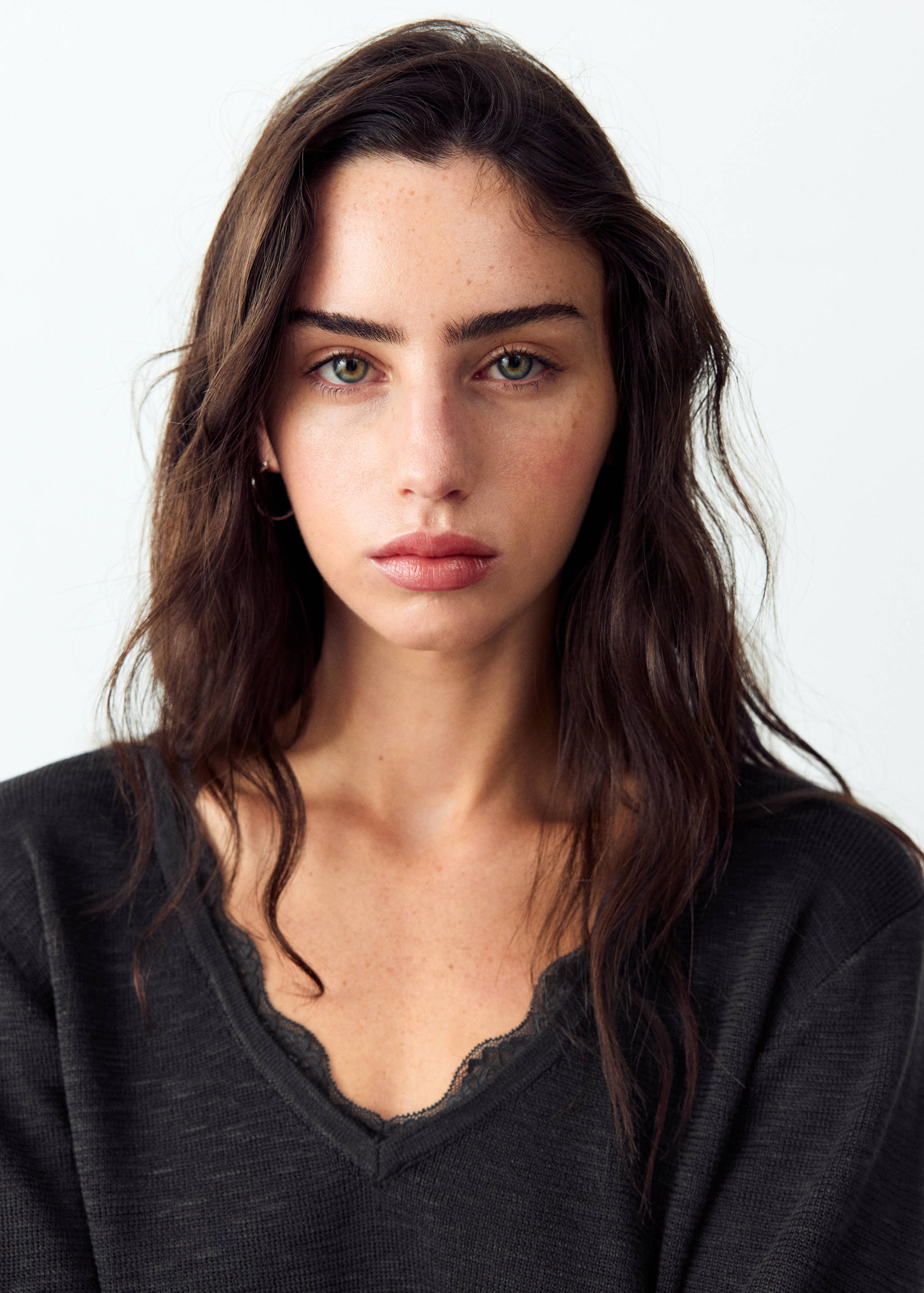 V-neck jumper with lace trim - Details of the article 1