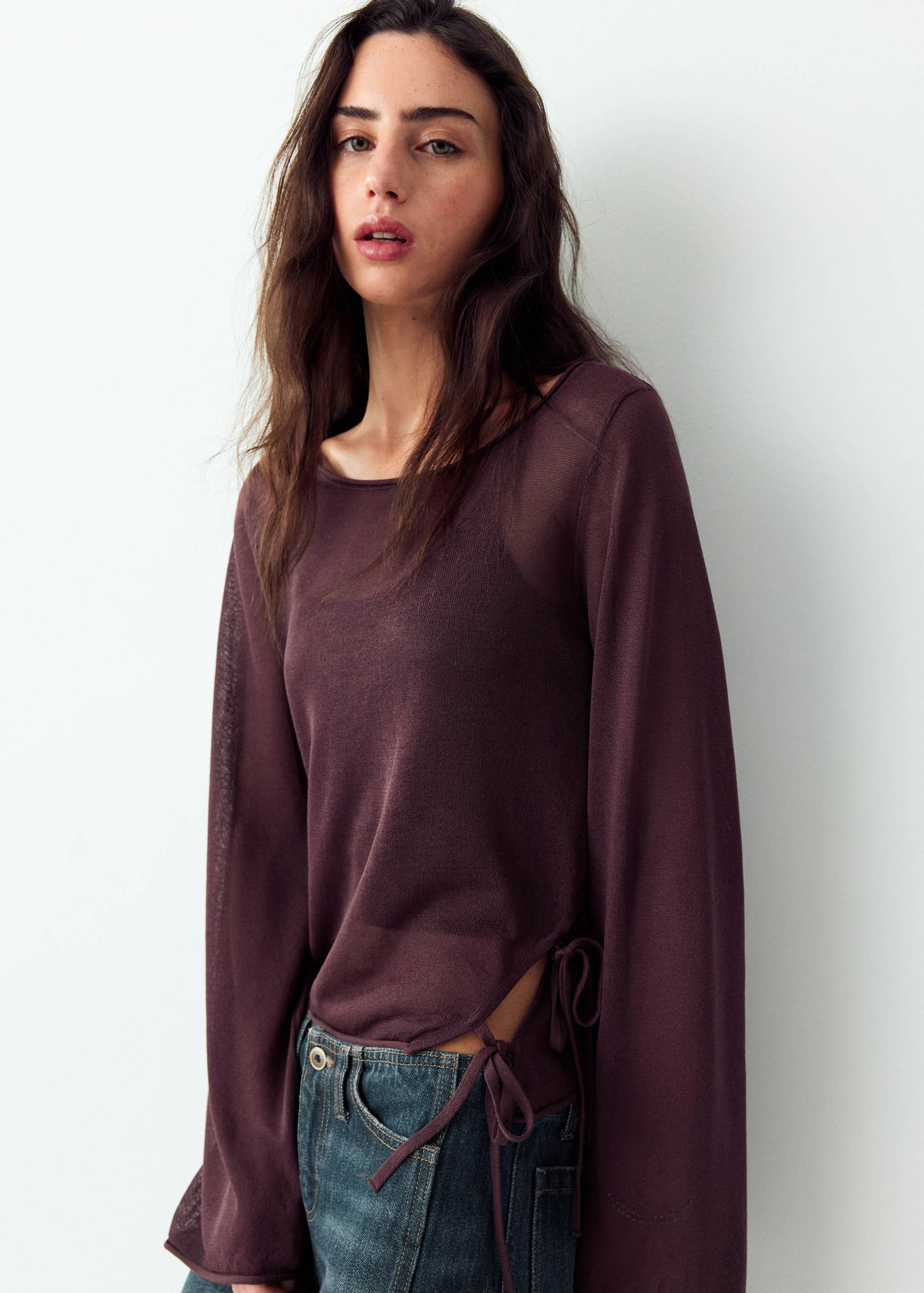 Pull en maille détail ouverture - Plan moyen