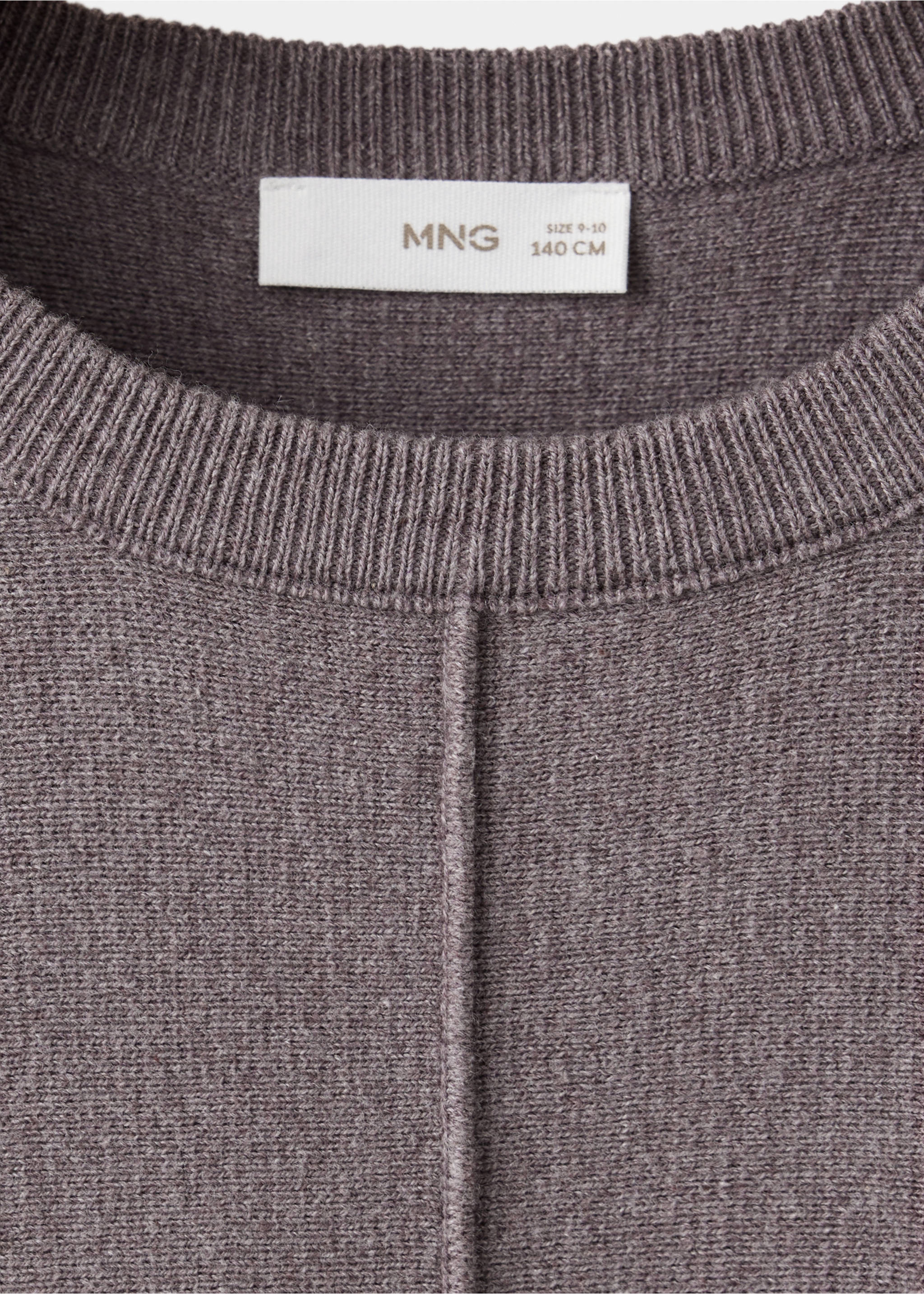 Knitted jumper with seam detail - Details of the article 8, Blackberry. Ref: 37004794-00.