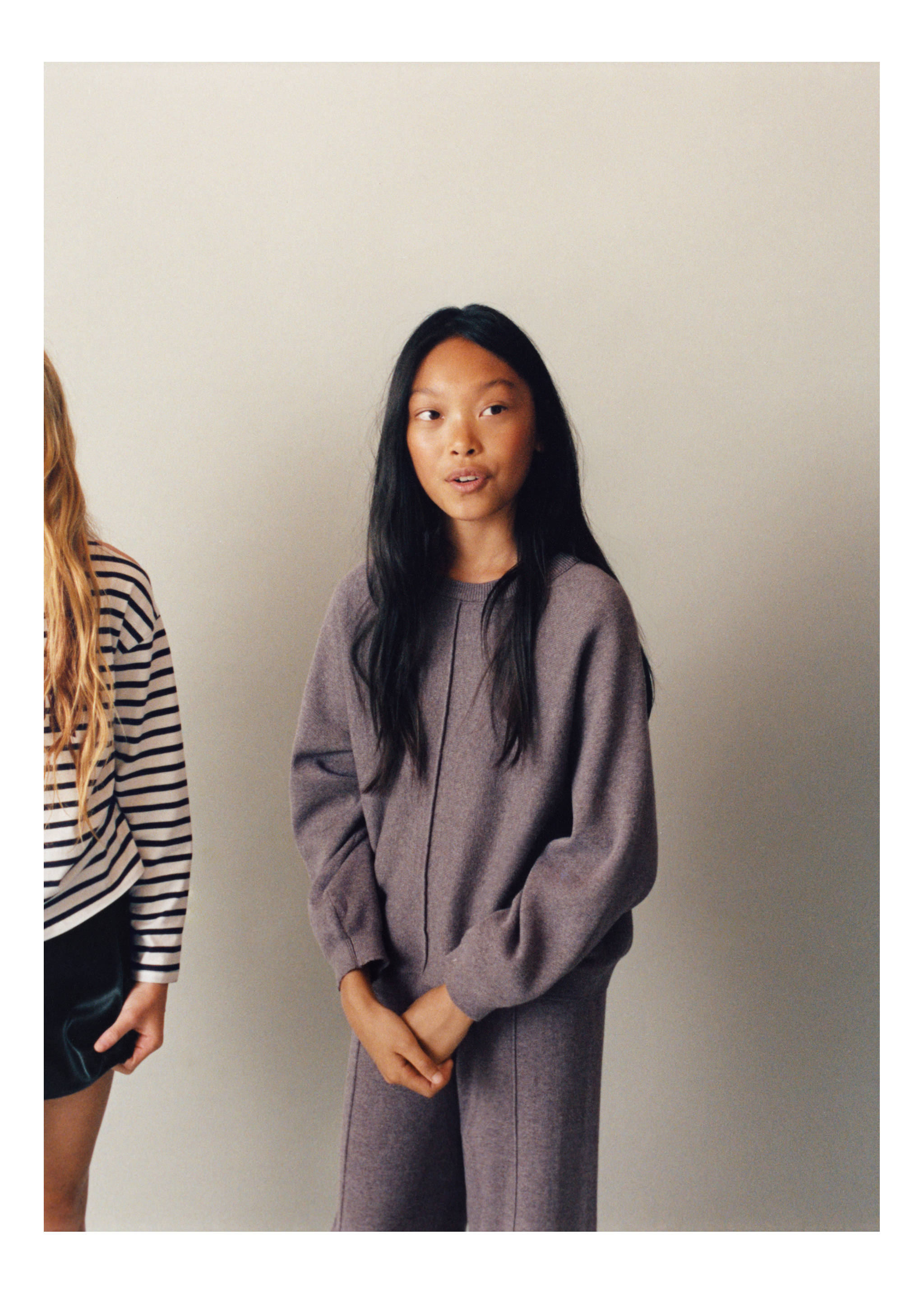 Knitted jumper with seam detail - Details of the article 5, Blackberry. Ref: 37004794-00.