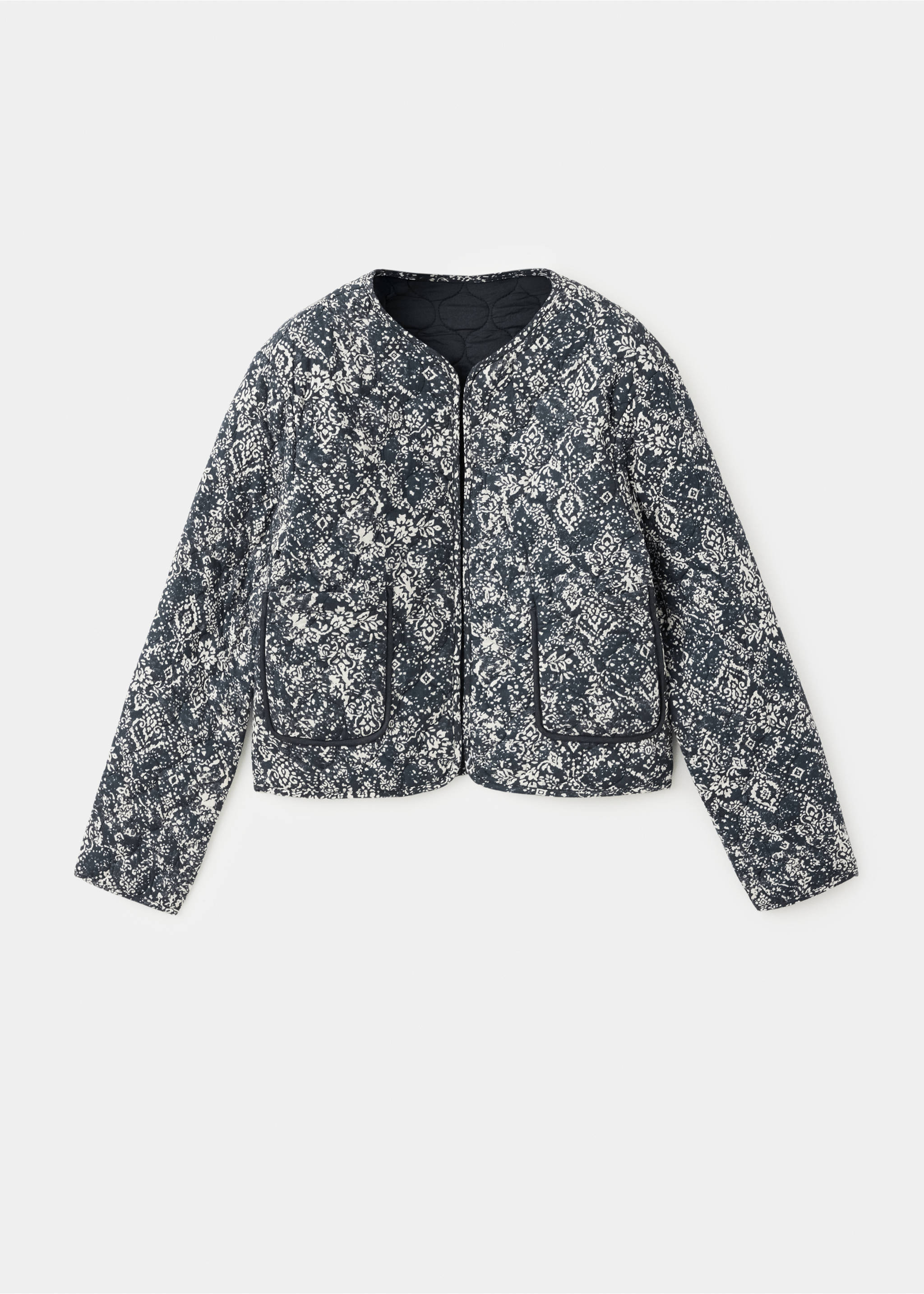 Reversible quilted printed jacket - Details of the article 8, Charcoal. Ref: 37004805-00.