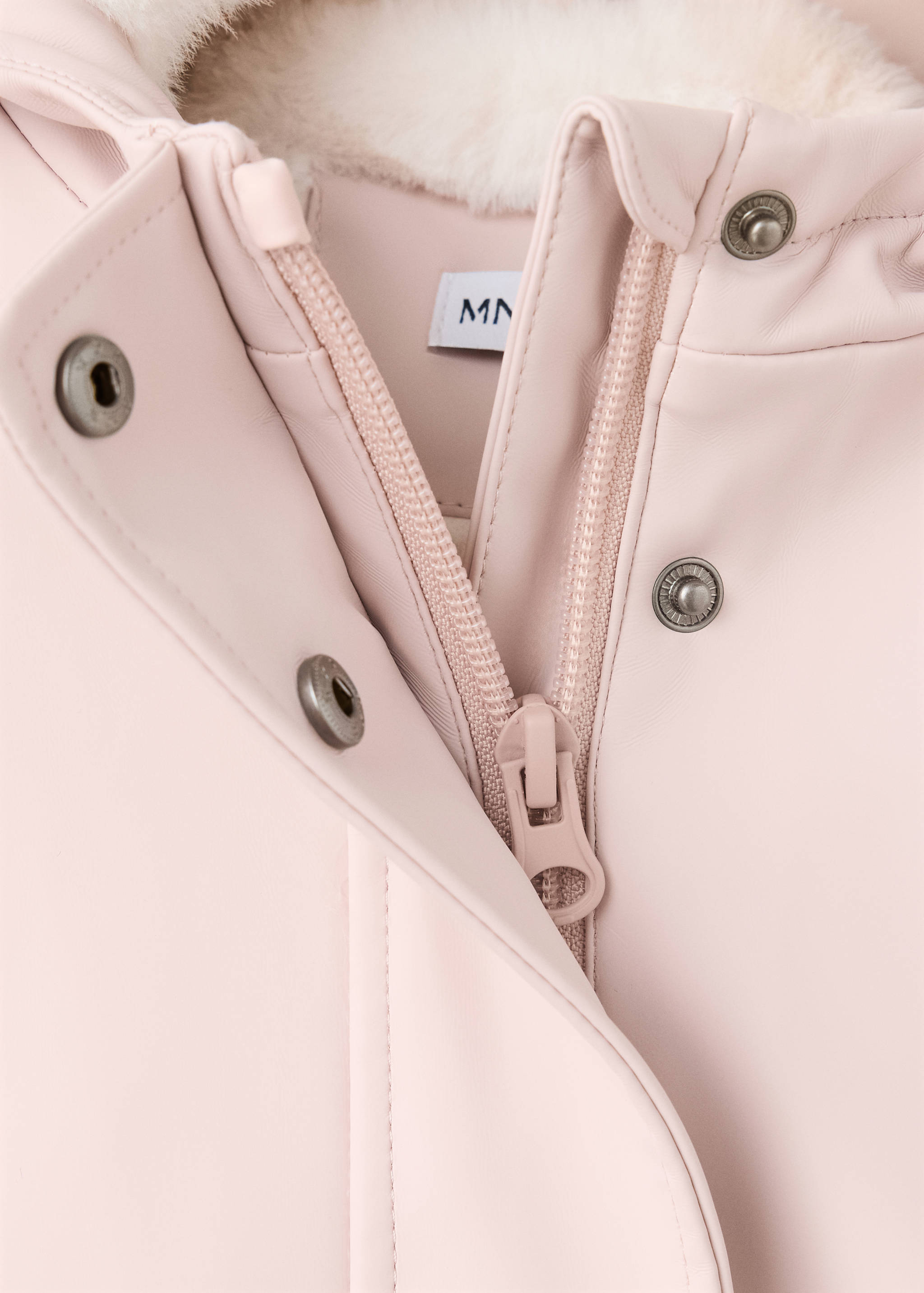 Rubberised jacket with hood - Details of the article 8