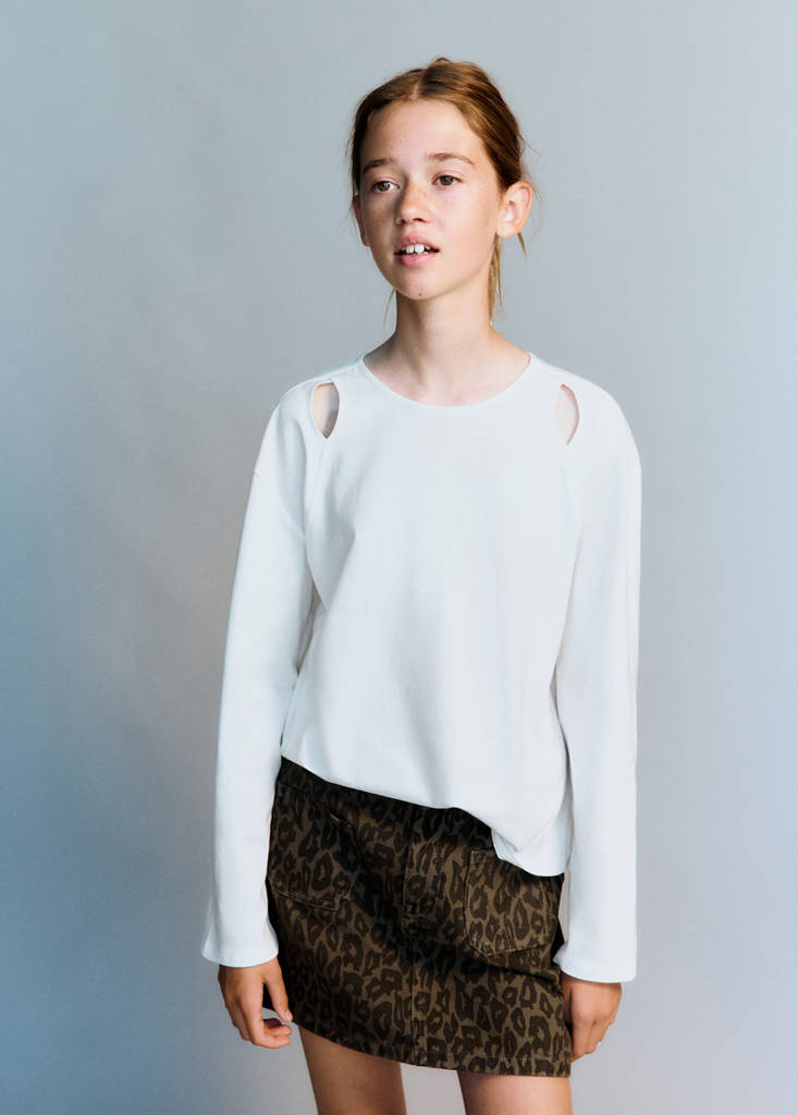 Cotton t-shirt with cut-out - thumbnail 8